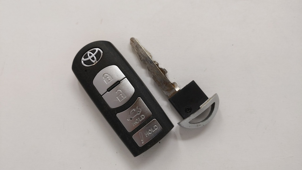 Toyota Keyless Entry Remote Fob Wazske13d01 4 Buttons 101579 - Oemusedautoparts1.com