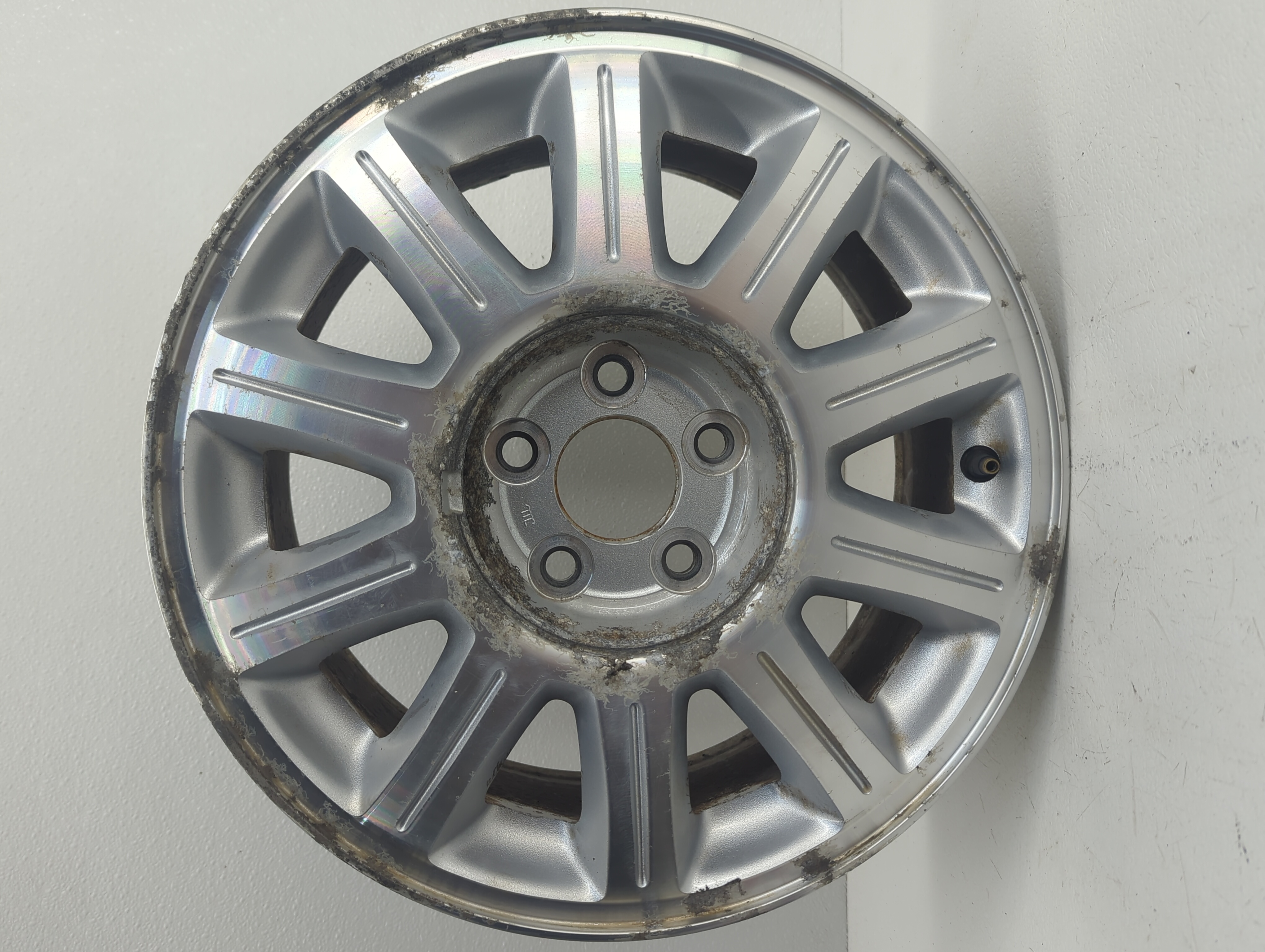 2002 Lincoln Continental Wheel Rim Oem 1048701 - Oemusedautoparts1.com