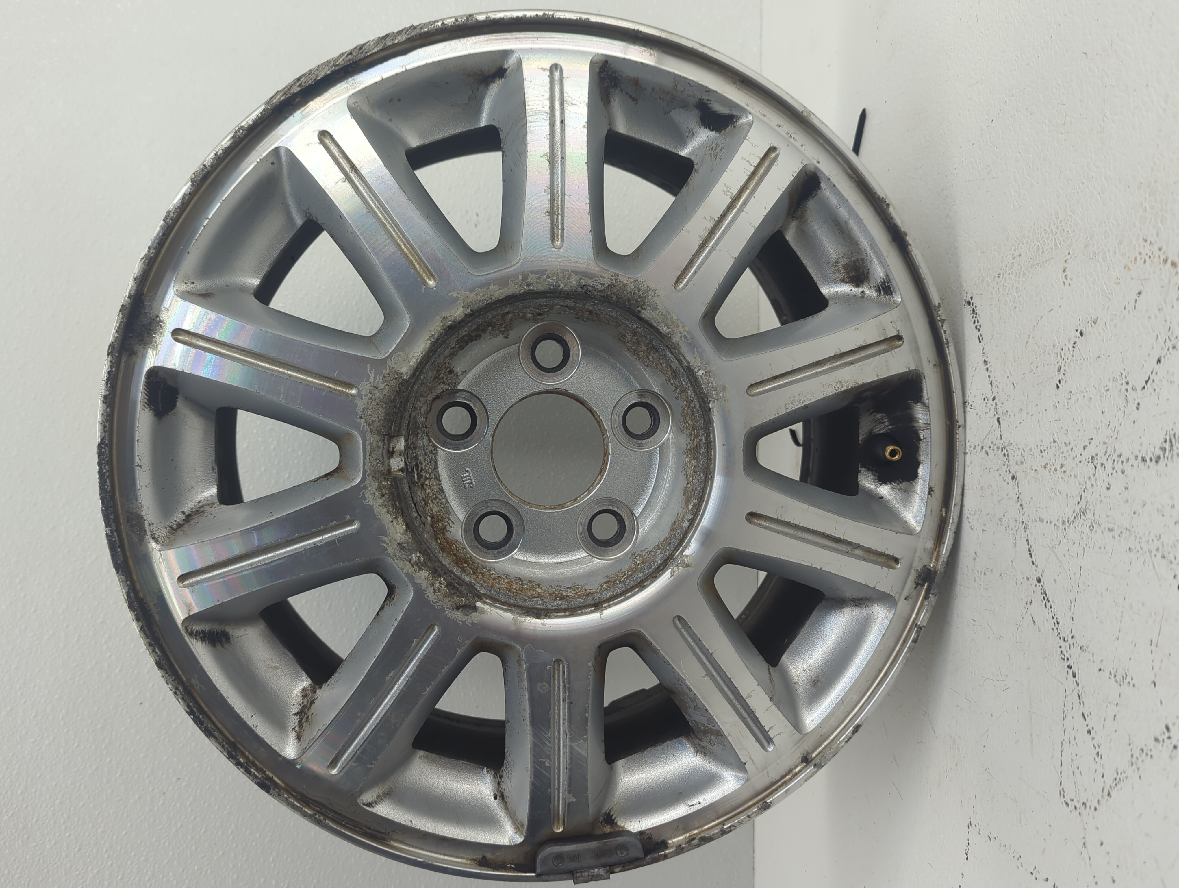 2002 Lincoln Continental Wheel Rim Oem 1048702 - Oemusedautoparts1.com