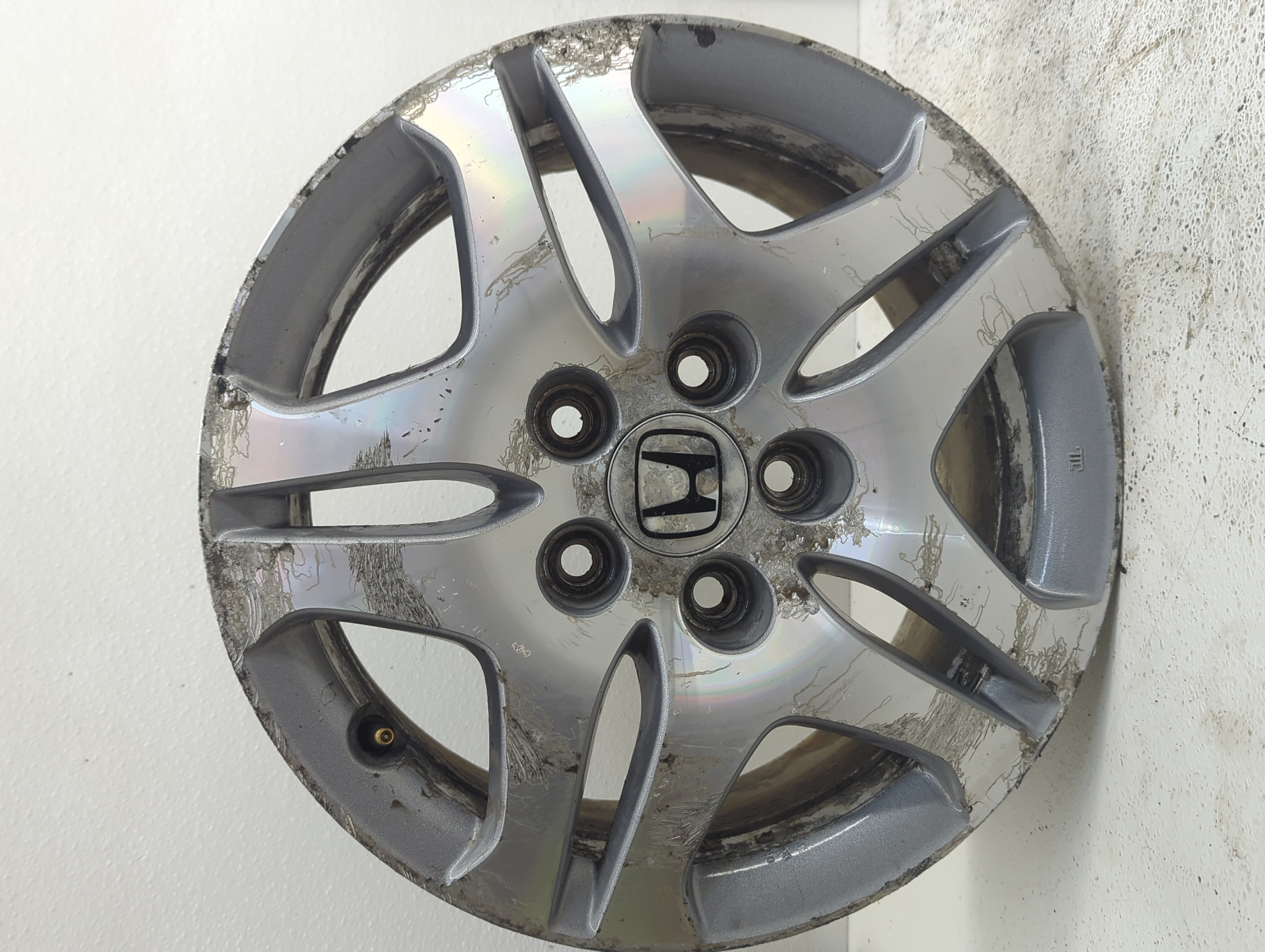 Picture of 2005-2006 Honda Odyssey Wheel Rim Oem 1053011
