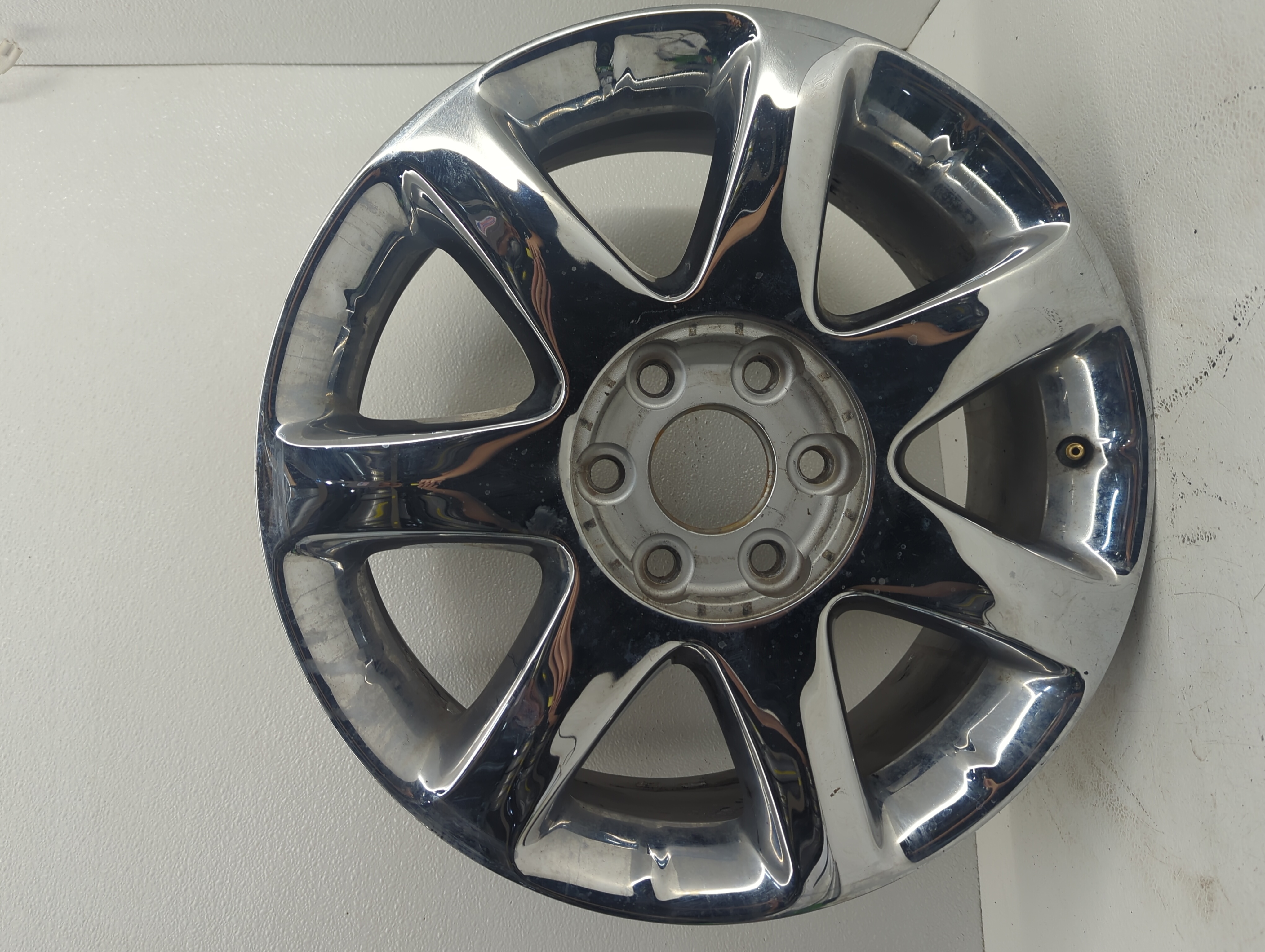 Picture of 2008-2010 Buick Enclave Wheel Rim Oem 1053091