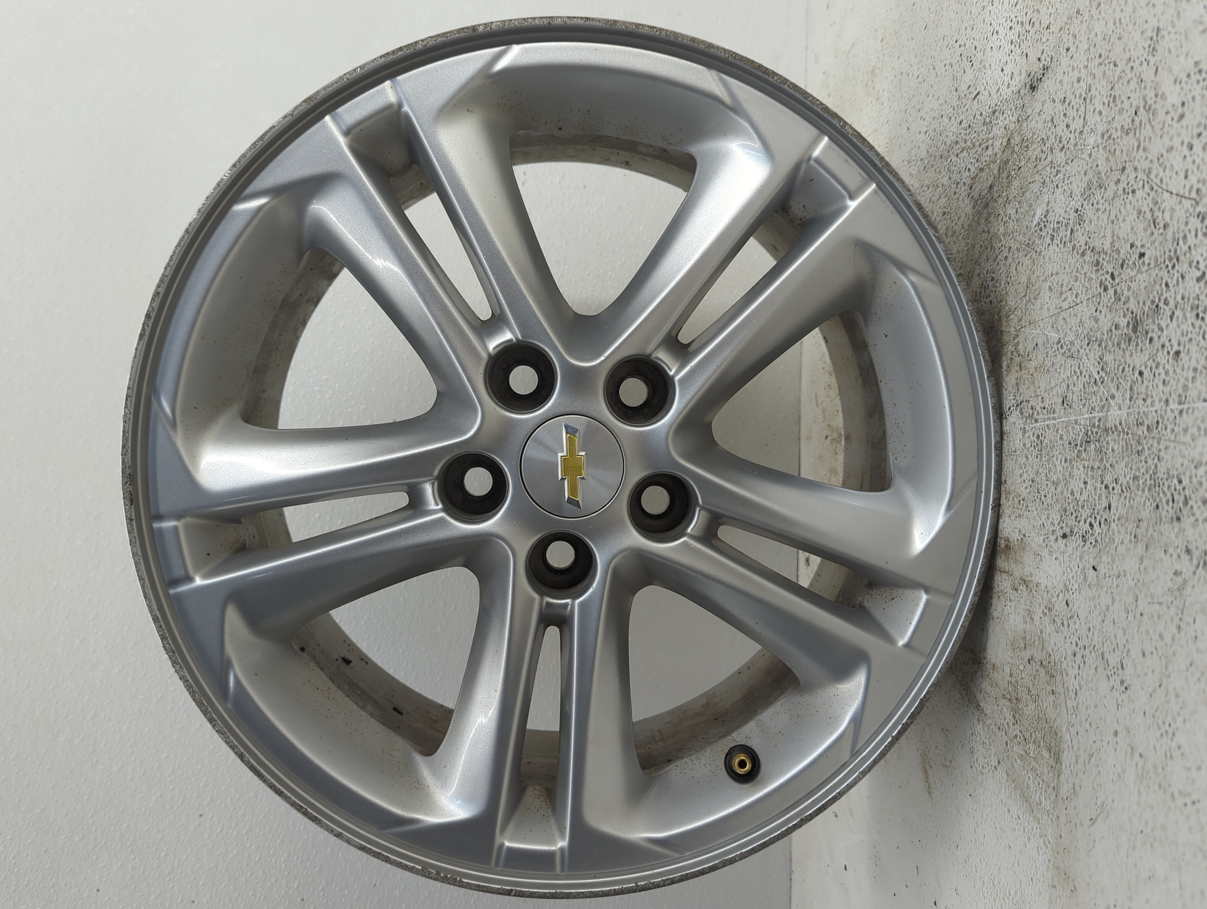 2016-2018 Chevrolet Cruze Wheel Rim Oem 1057313 - Oemusedautoparts1.com