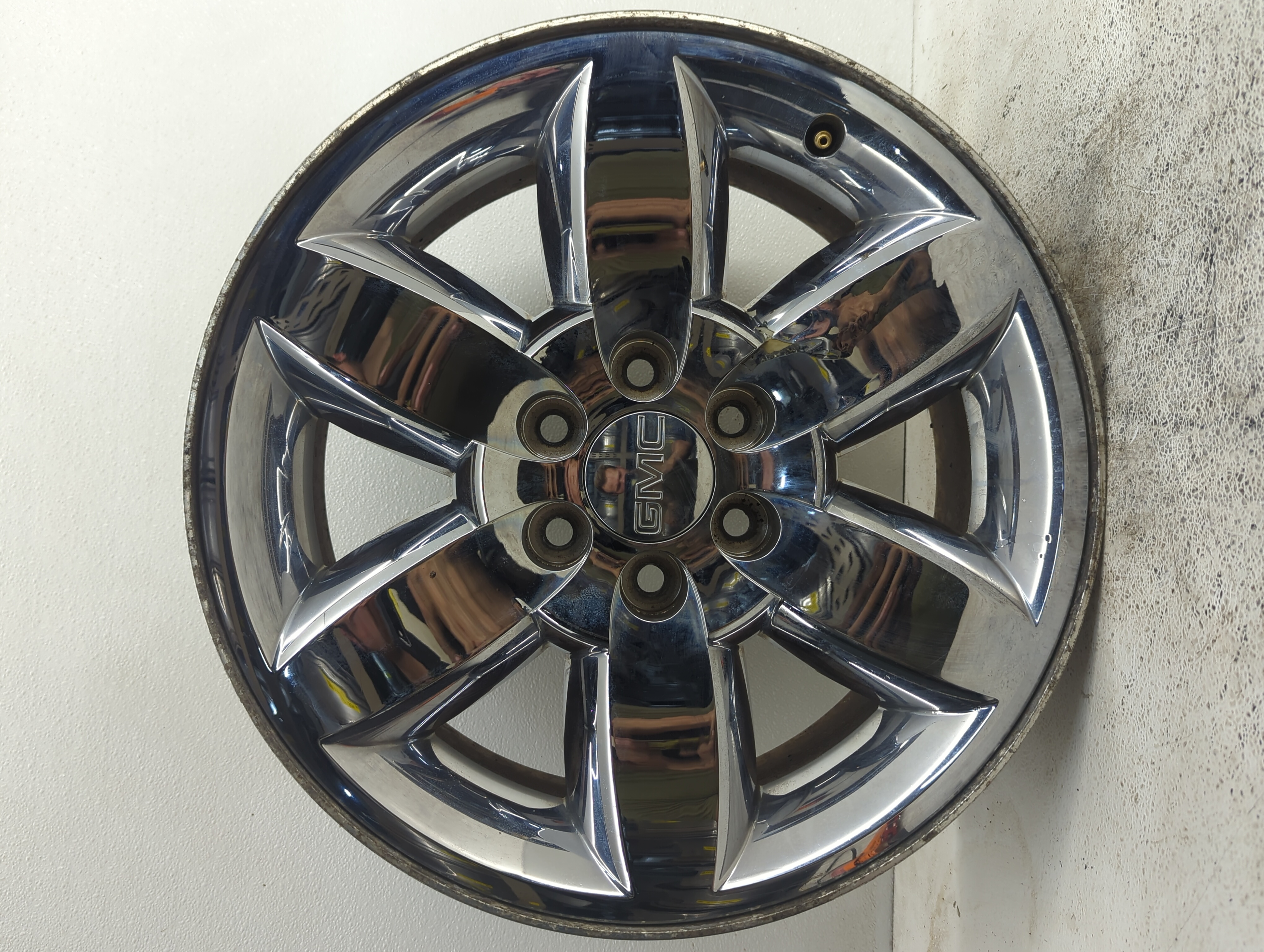 Picture of 2007-2014 Gmc Yukon Wheel Rim Oem 1057328