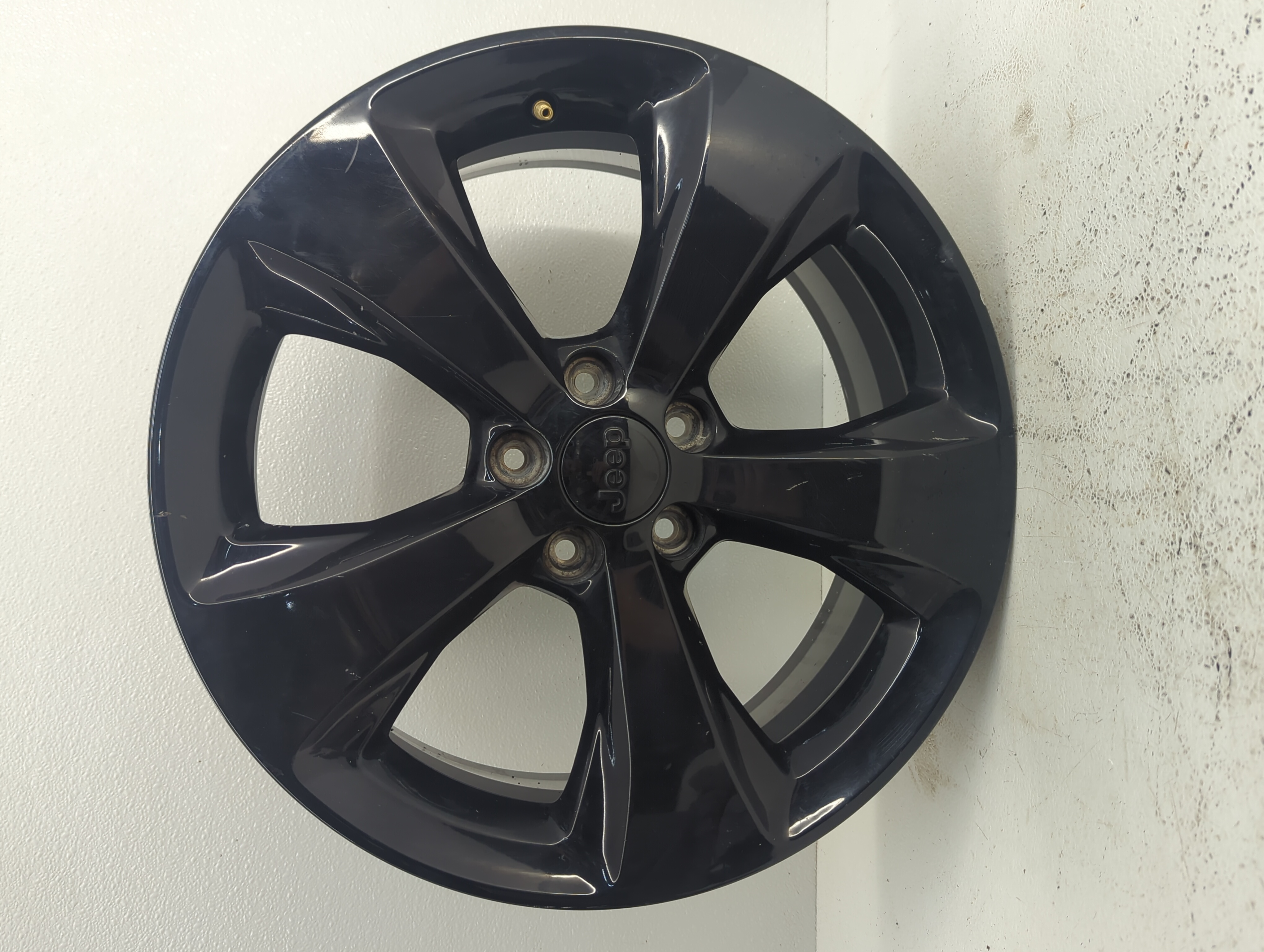 2016-2022 Jeep Cherokee Wheel Rim Oem 1060419 - Oemusedautoparts1.com