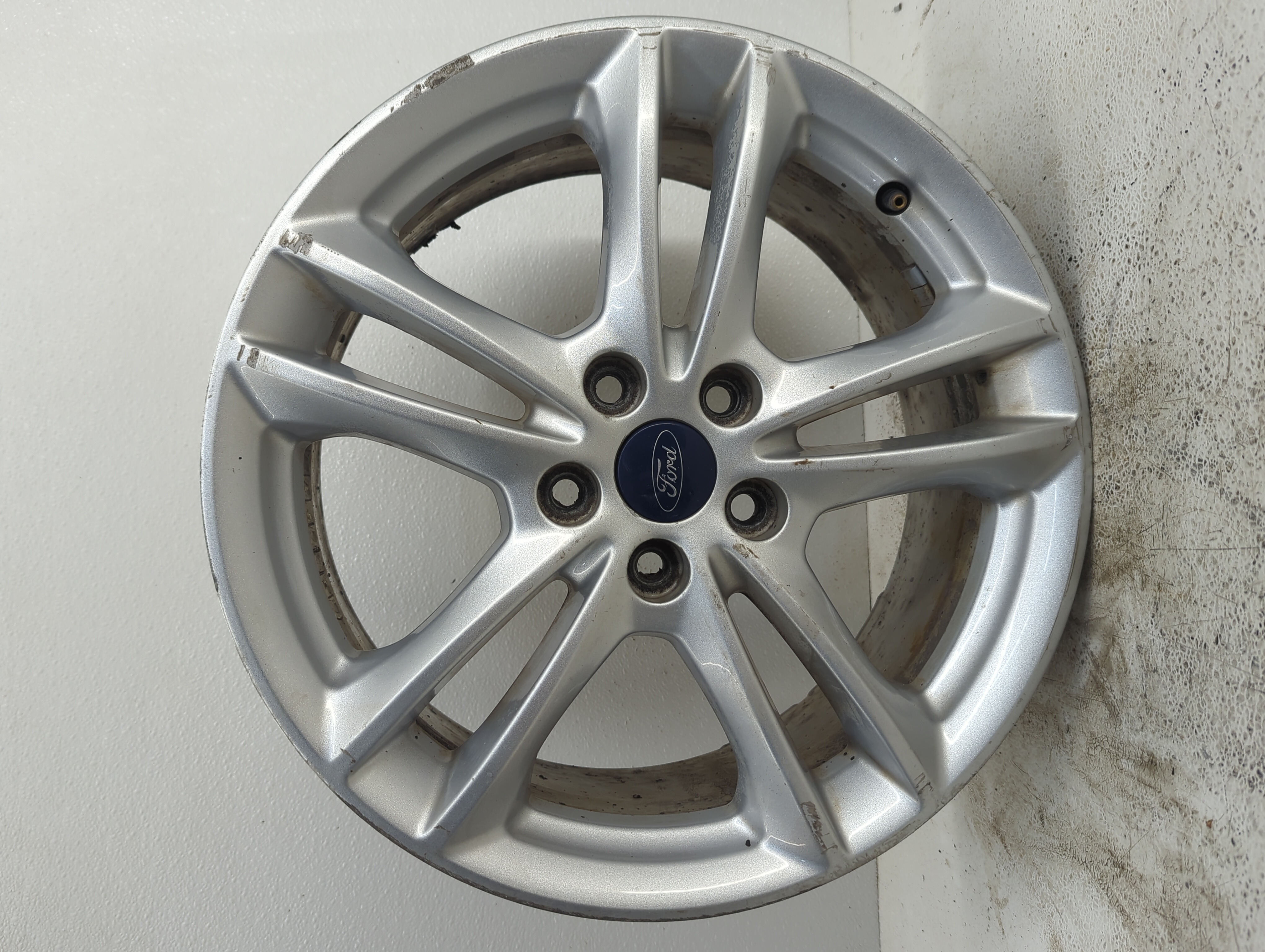2018-2019 Ford Fusion Wheel Rim Oem 1060450 - Oemusedautoparts1.com