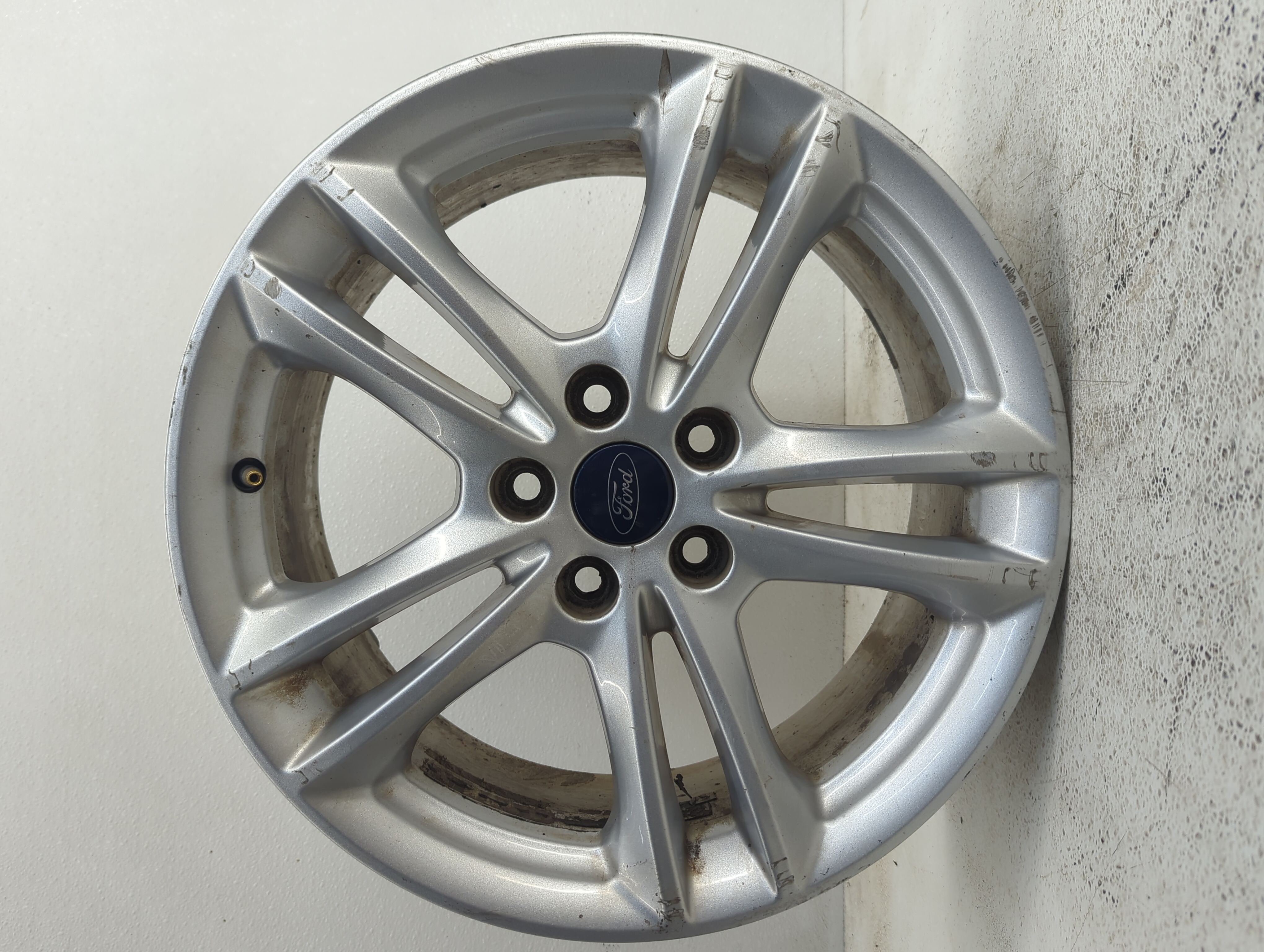 2018-2019 Ford Fusion Wheel Rim Oem 1060451 - Oemusedautoparts1.com