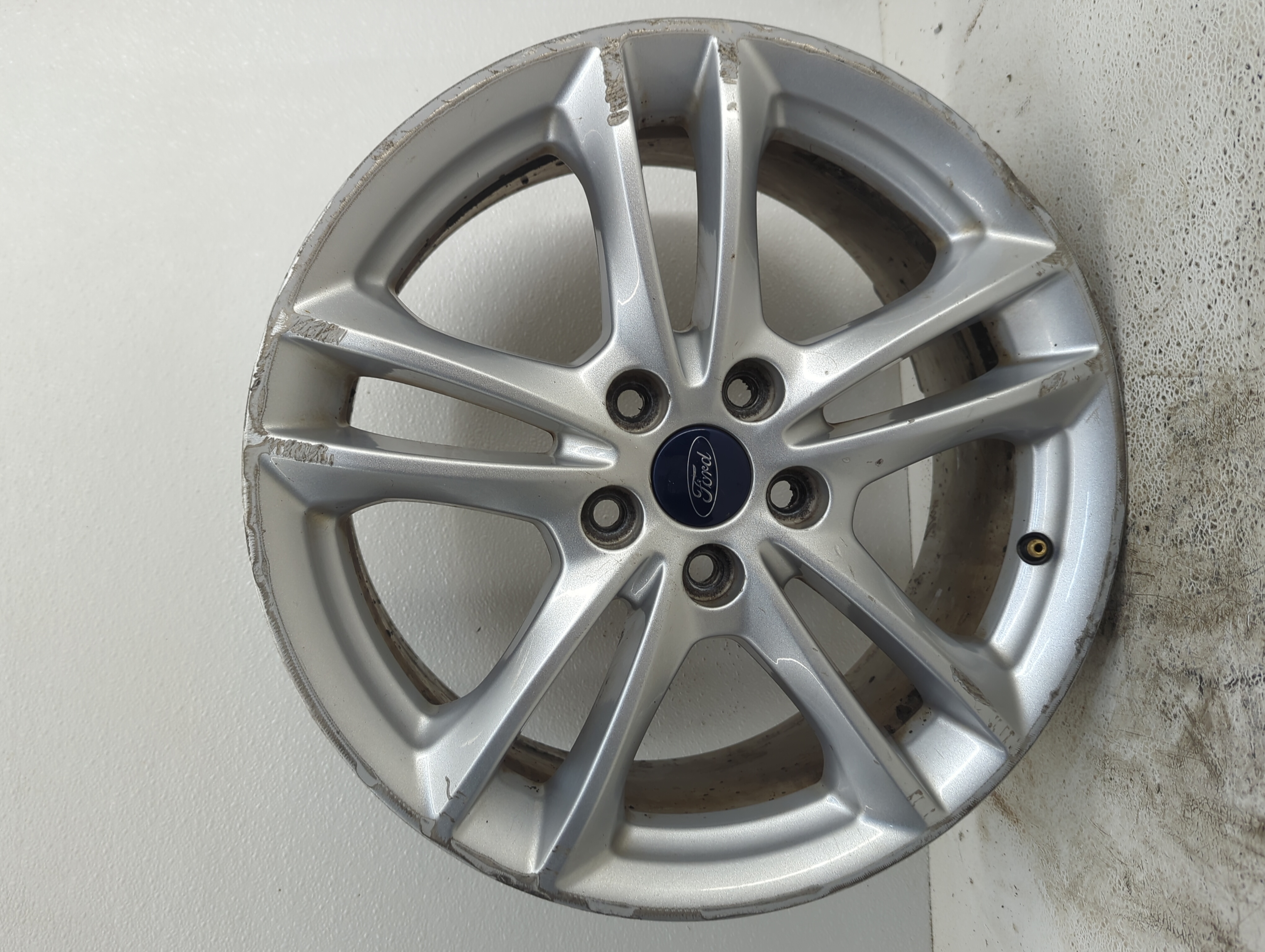 2018-2019 Ford Fusion Wheel Rim Oem 1060452 - Oemusedautoparts1.com