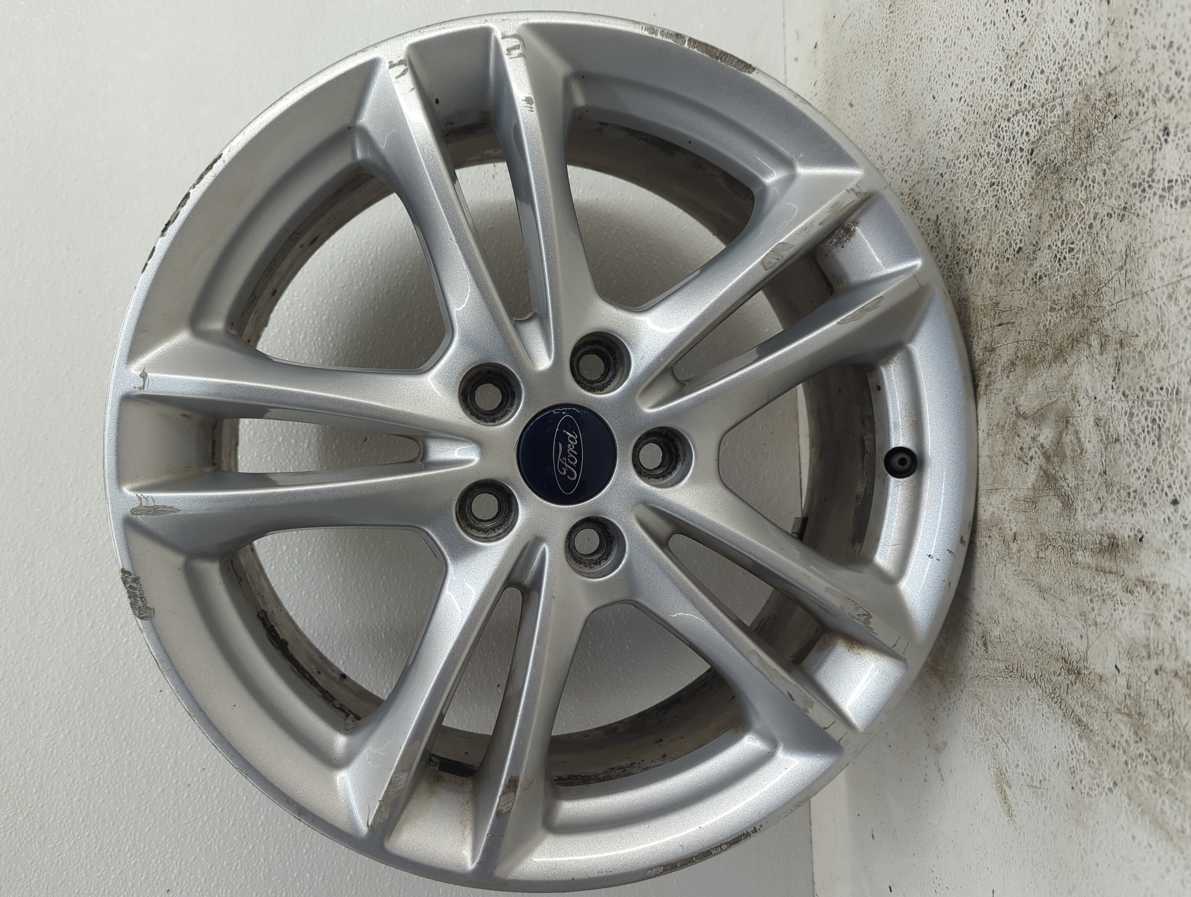 2018-2019 Ford Fusion Wheel Rim Oem 1060454 - Oemusedautoparts1.com