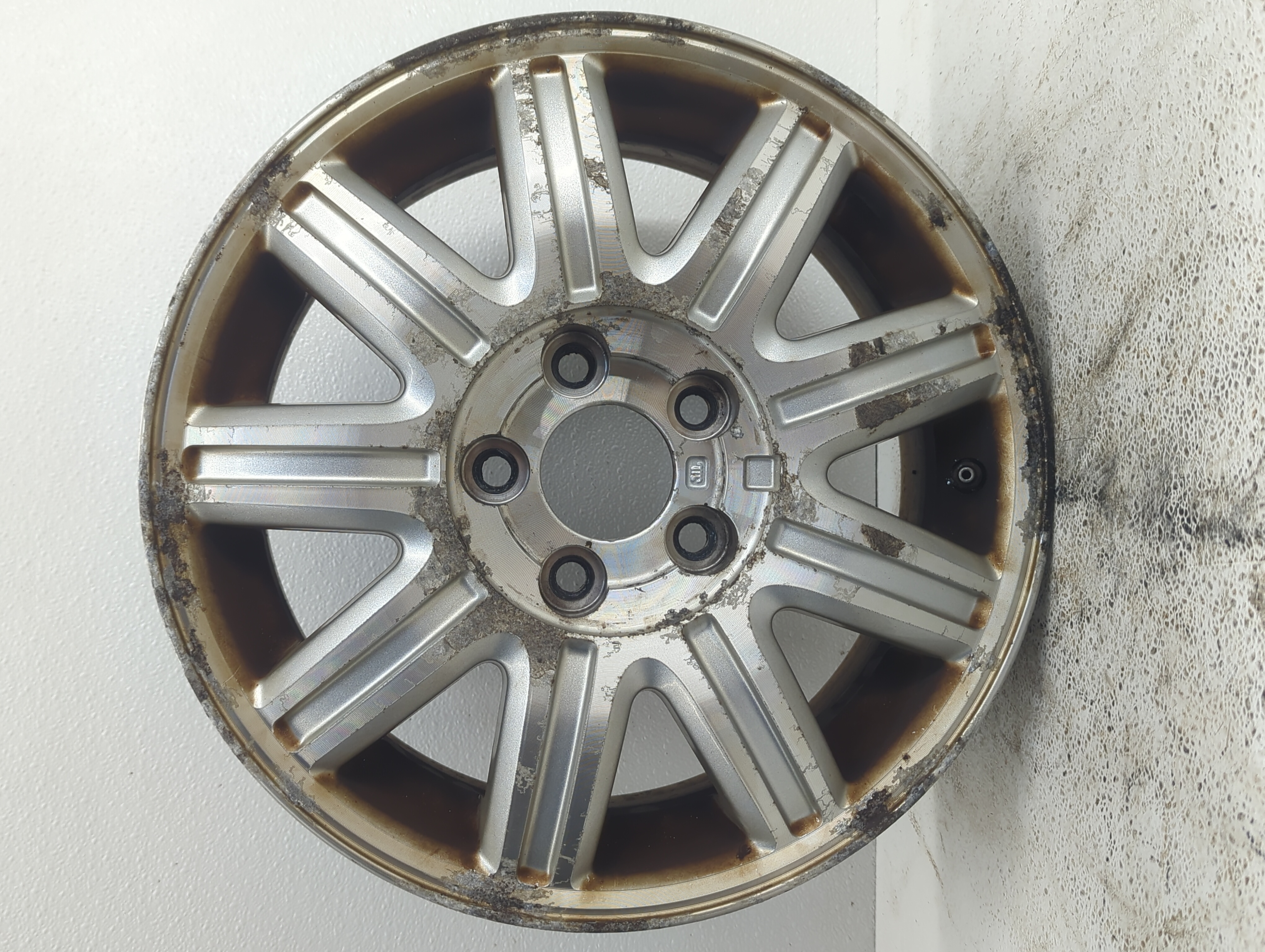2004-2007 Chrysler Town & Country Wheel Rim Oem 1061384 - Oemusedautoparts1.com