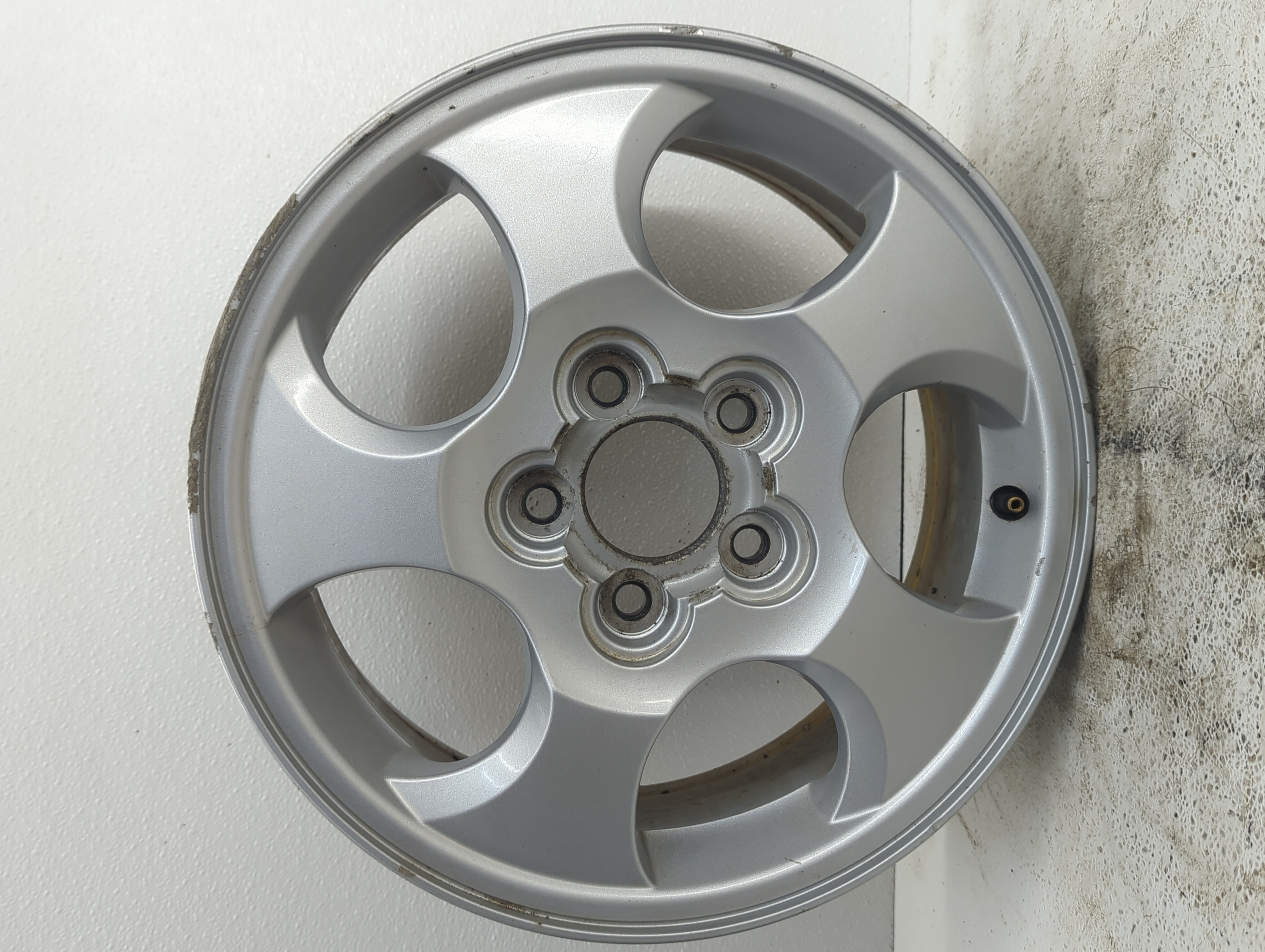 2002-2004 Saturn Vue Wheel Rim Oem Silver 1061897 - Oemusedautoparts1.com