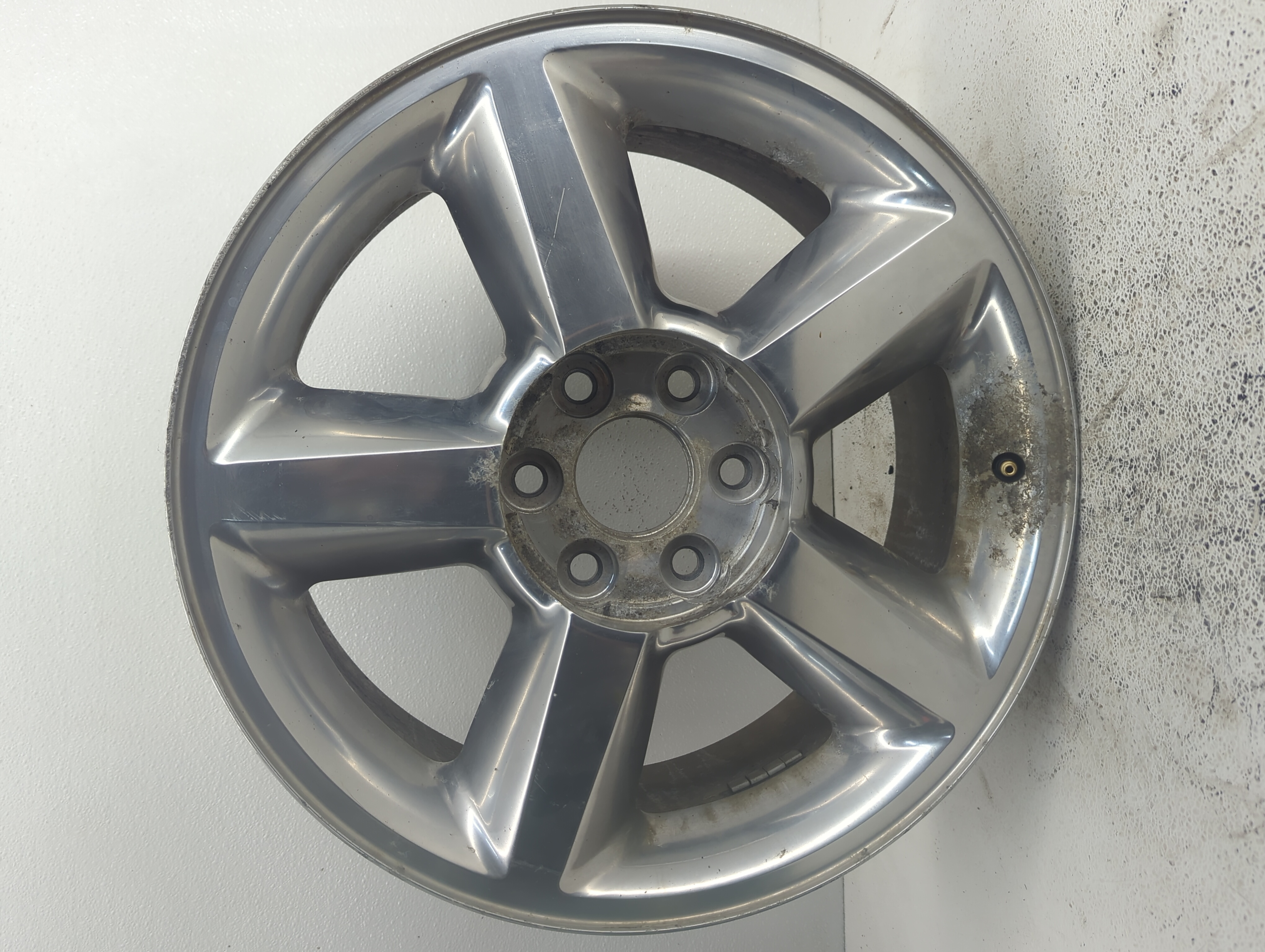 Picture of Chevrolet Suburban Wheel Rim Oem 1066514