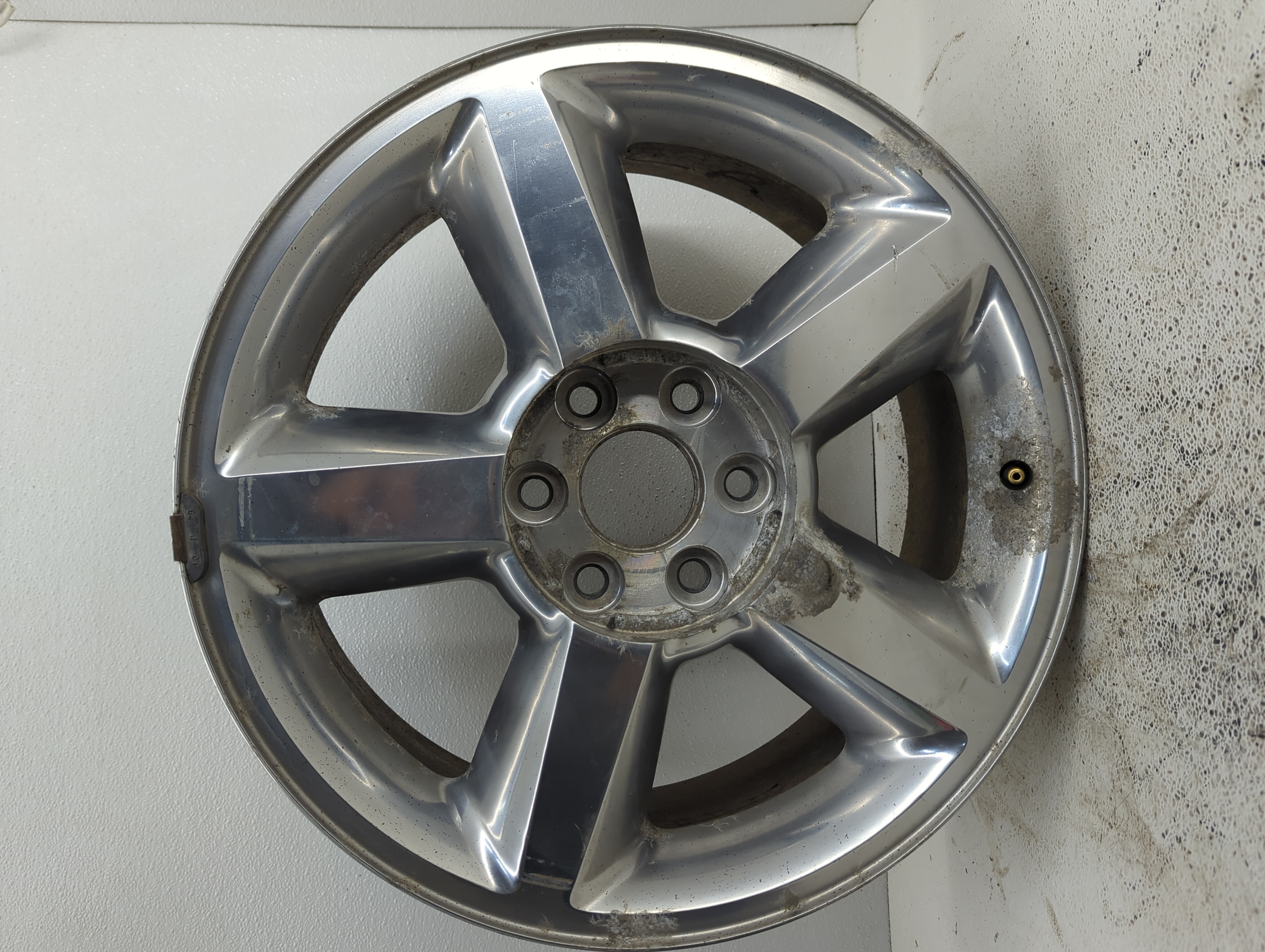 Picture of Chevrolet Suburban Wheel Rim Oem 1066515