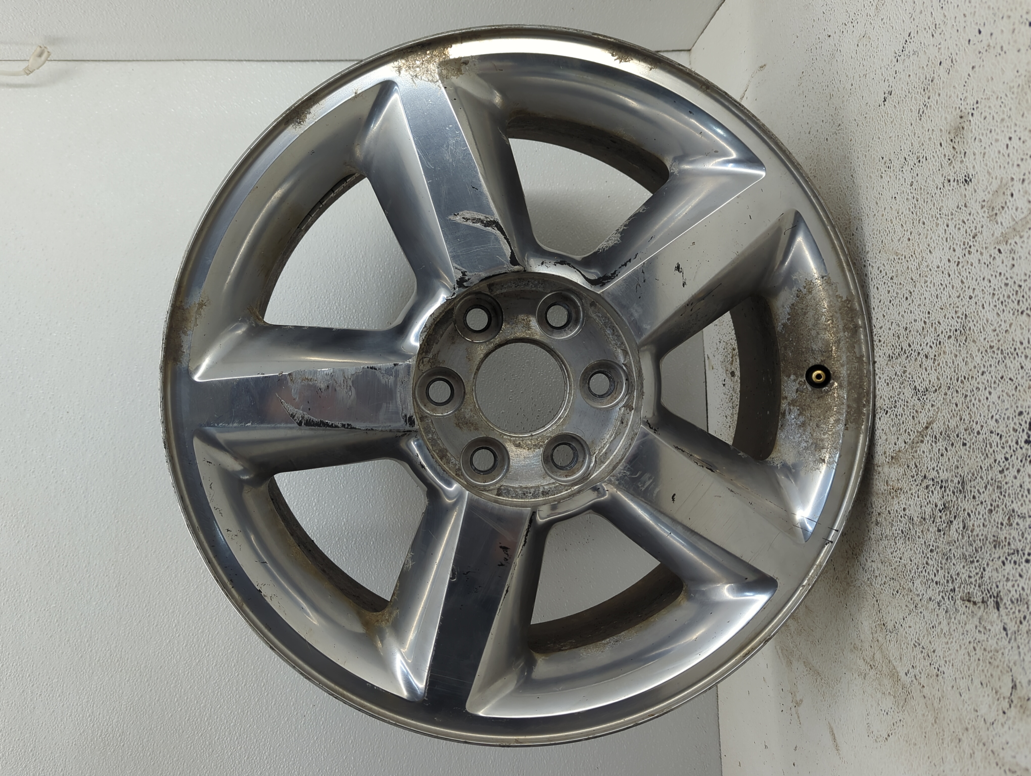 Picture of Chevrolet Suburban Wheel Rim Oem 1066516