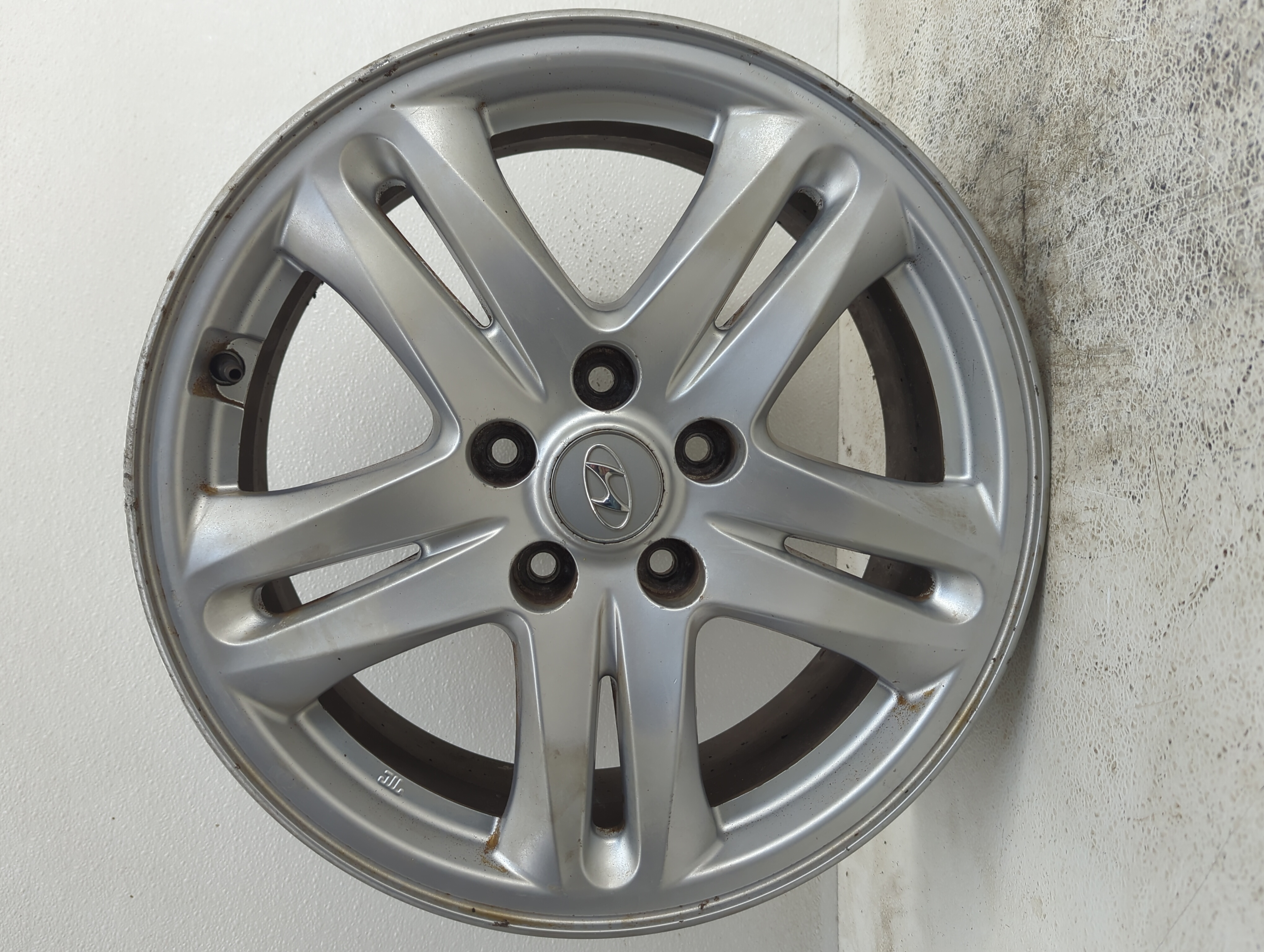 Picture of 2010-2012 Hyundai Santa Fe Wheel Rim Oem 1066714