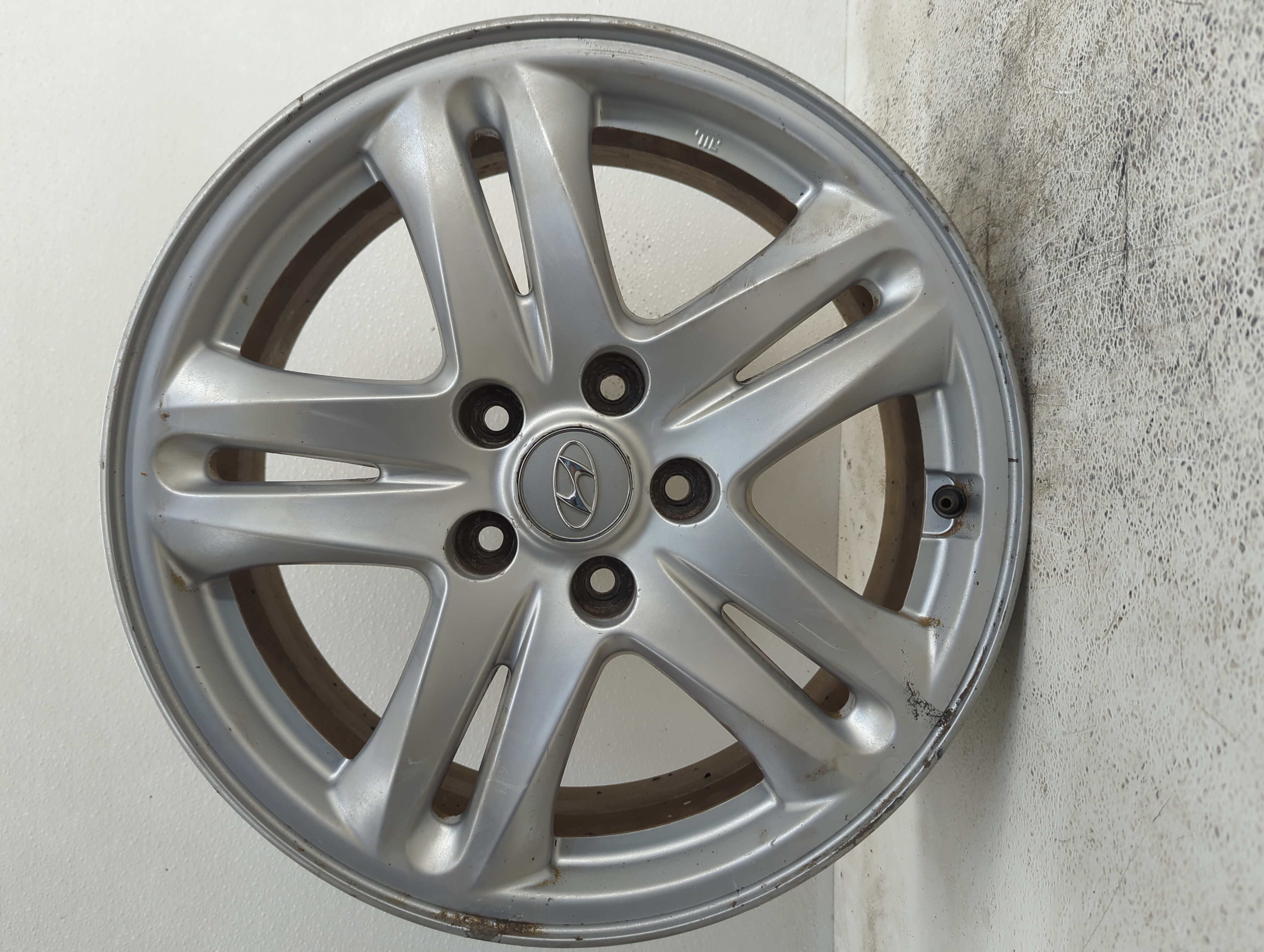 Picture of 2010-2012 Hyundai Santa Fe Wheel Rim Oem 1066715