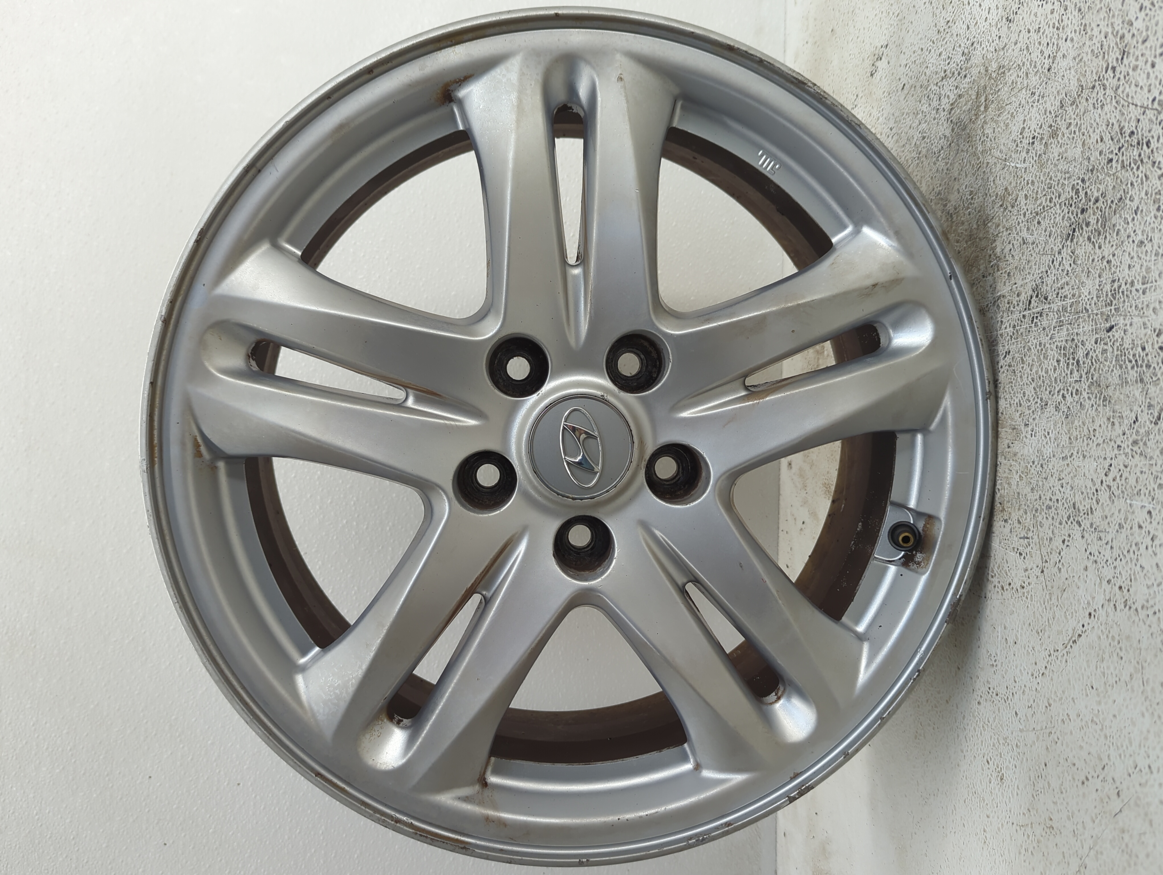 Picture of 2010-2012 Hyundai Santa Fe Wheel Rim Oem 1066716