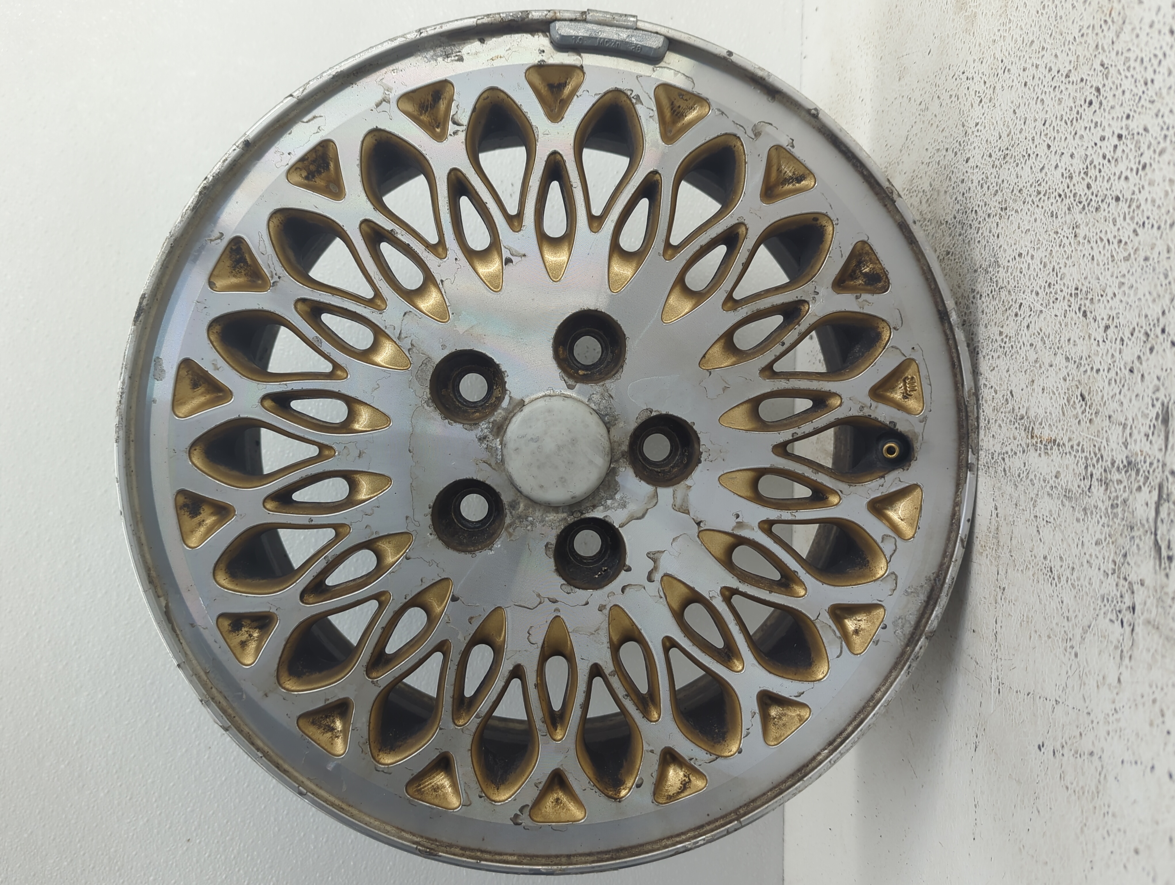 Picture of 1996-1997 Chrysler Town & Country Wheel Rim Oem 1072455