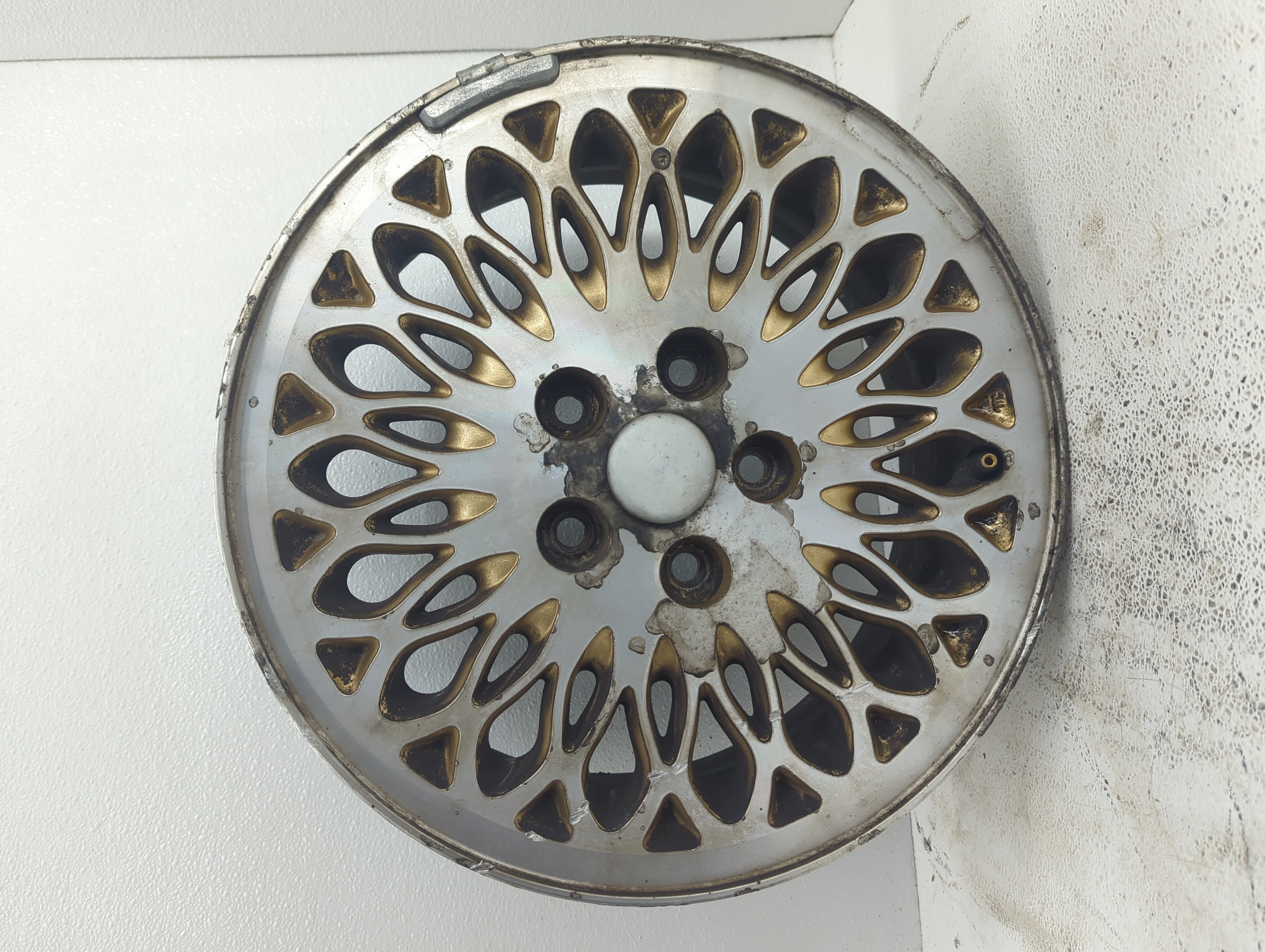 Picture of 1996-1997 Chrysler Town & Country Wheel Rim Oem 1072456