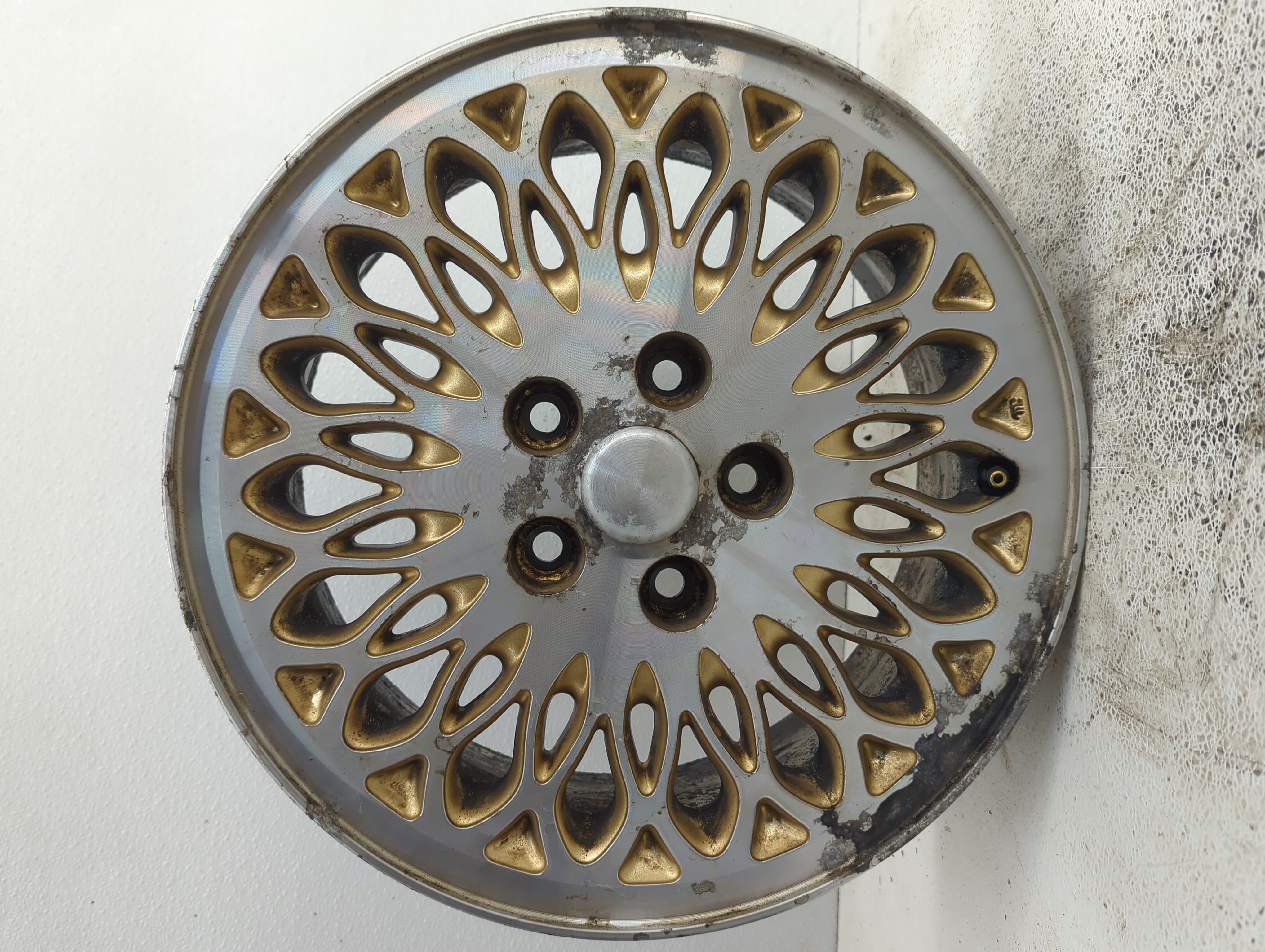 Picture of 1996-1997 Chrysler Town & Country Wheel Rim Oem 1072458