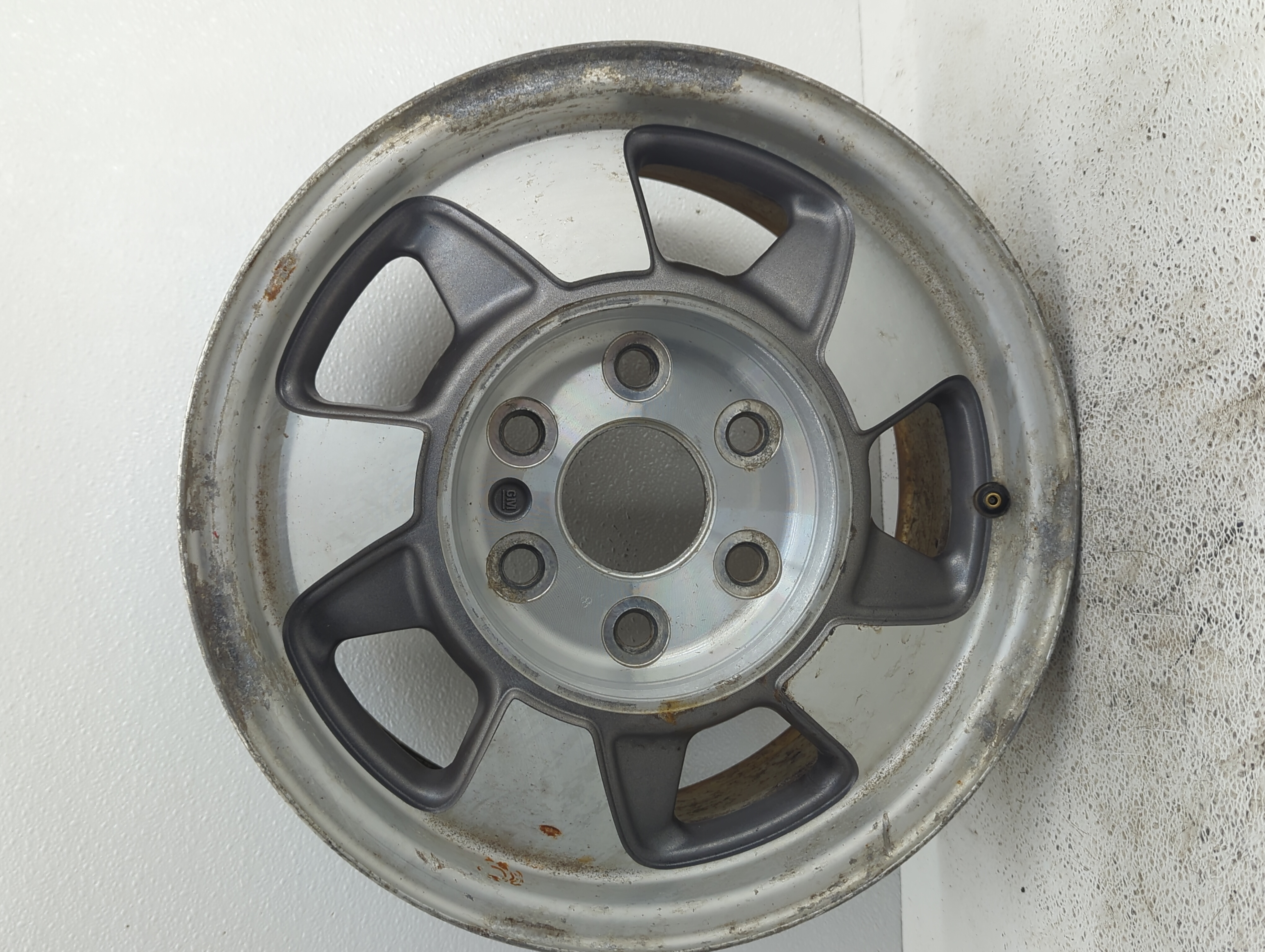 2000-2003 Chevrolet Suburban 1500 Wheel Rim Oem 1074163 - Oemusedautoparts1.com