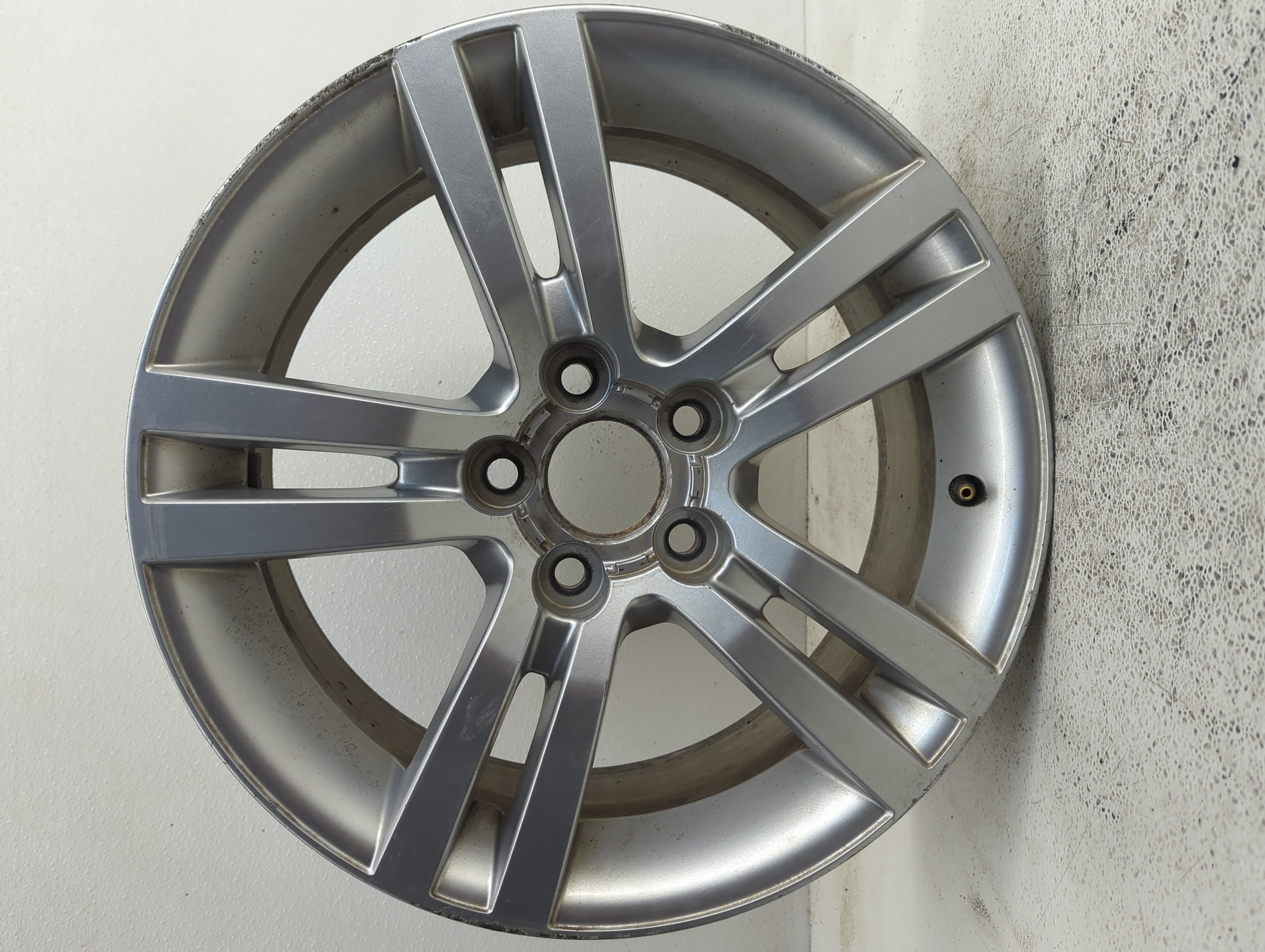 Picture of 2008-2009 Pontiac G8 Wheel Rim Oem 1074236
