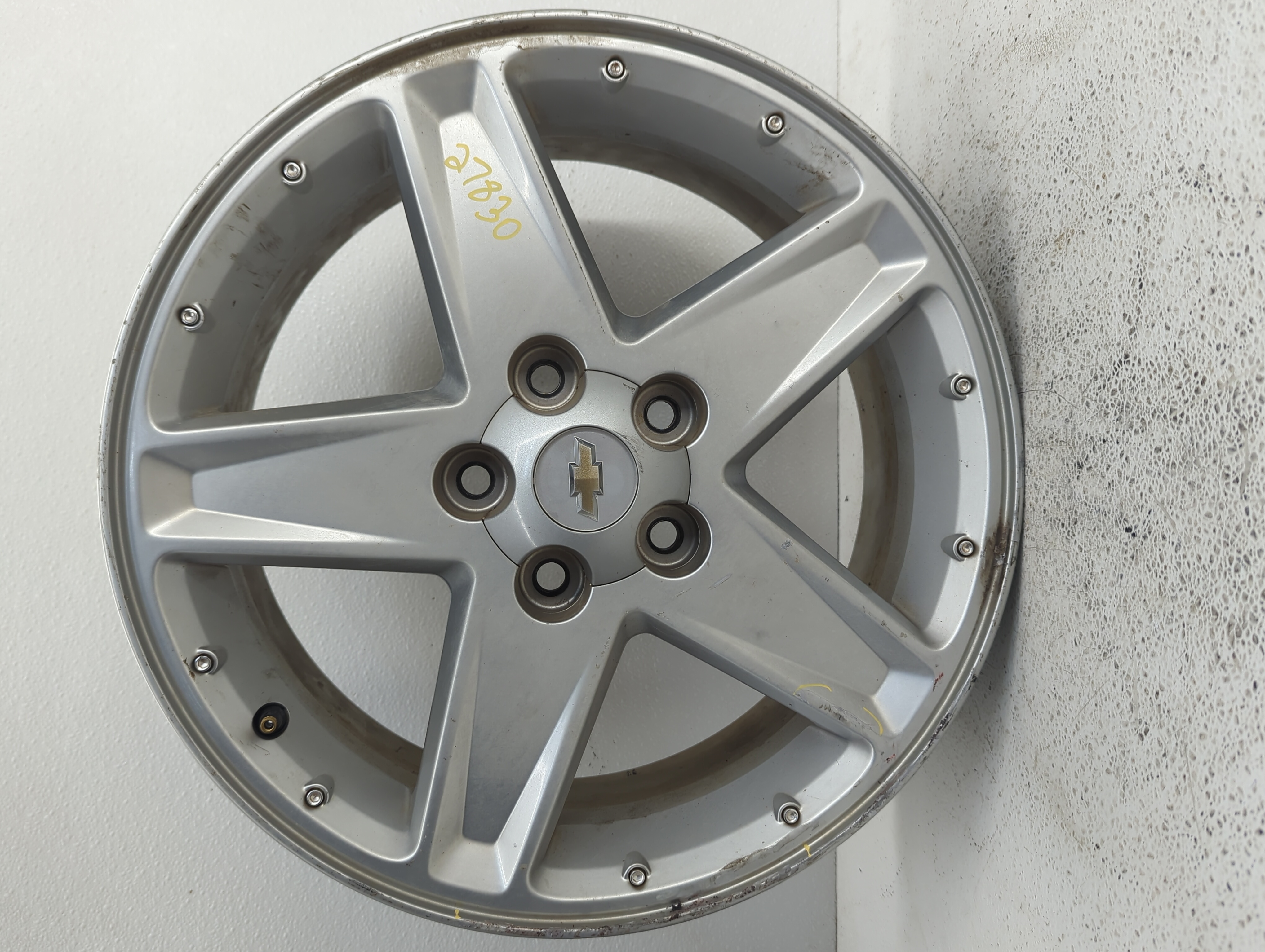 Picture of 2005-2006 Chevrolet Equinox Wheel Rim Oem 1074293