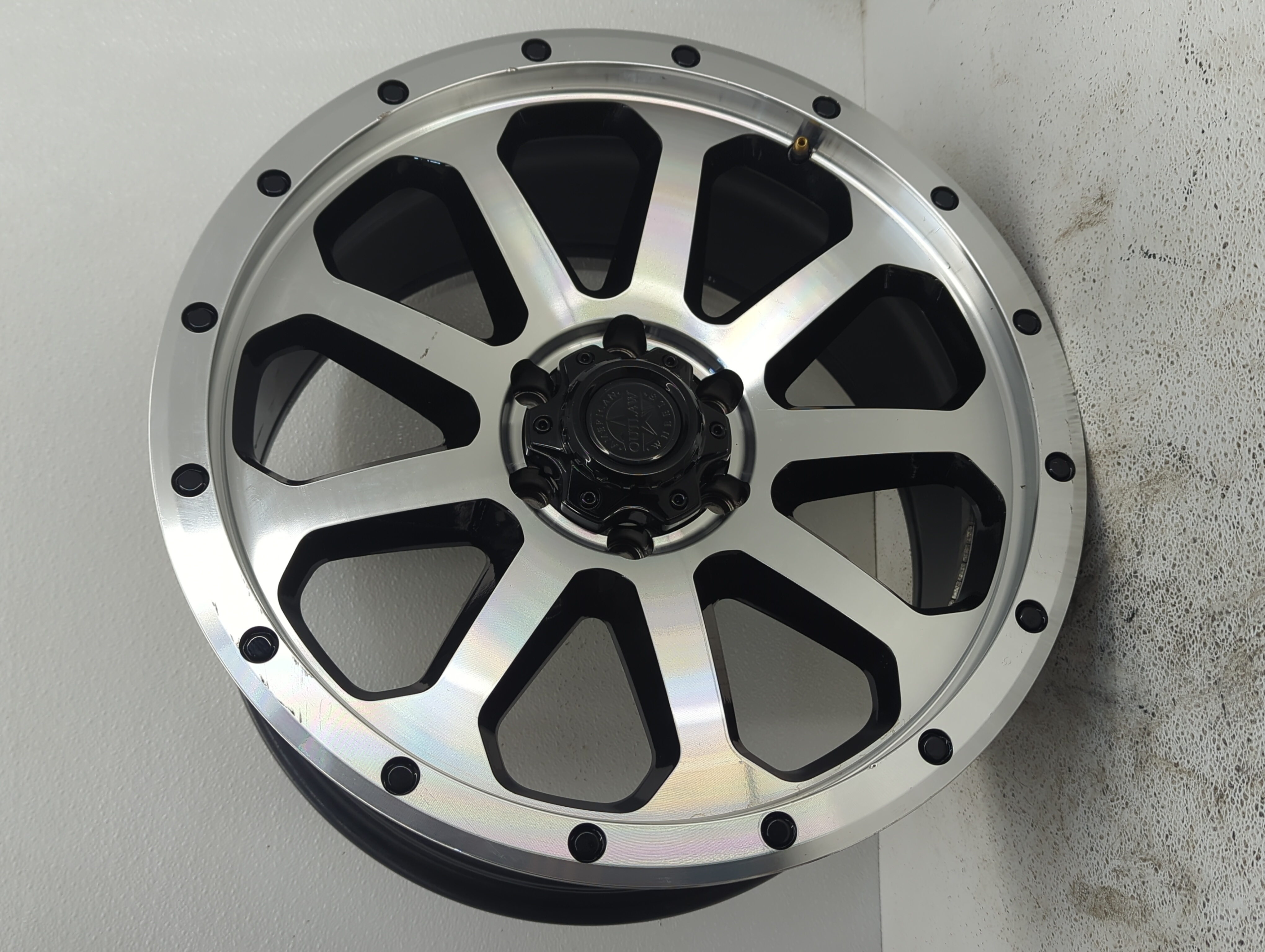 Picture of 2013 Gmc Yukon Xl 1500 Wheel Rim Oem 1074388
