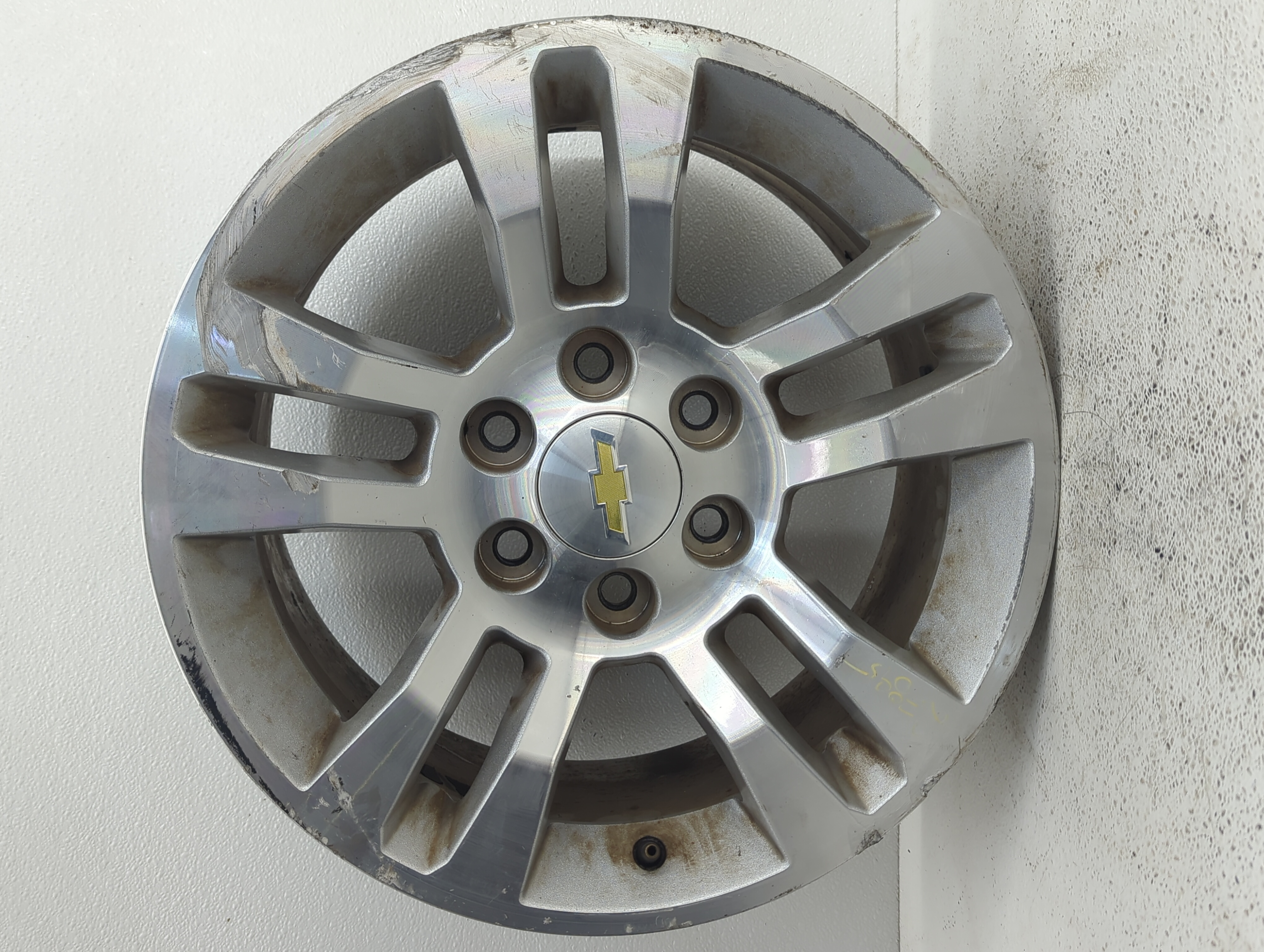 2014-2019 Chevrolet Silverado 1500 Wheel Rim Oem 1074415 - Oemusedautoparts1.com