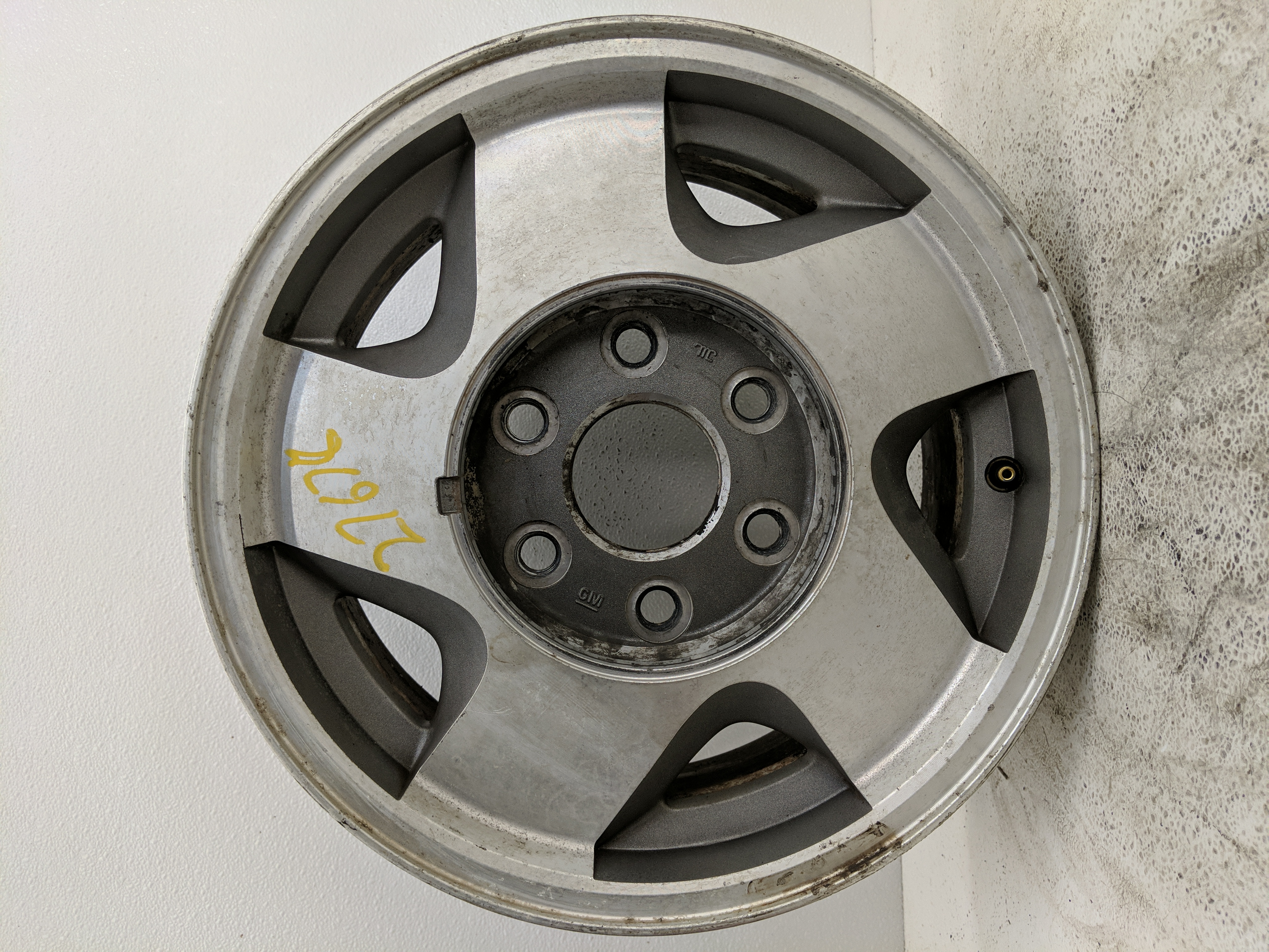 Picture of 1995-1999 Chevrolet Tahoe Wheel Rim Oem 1076679