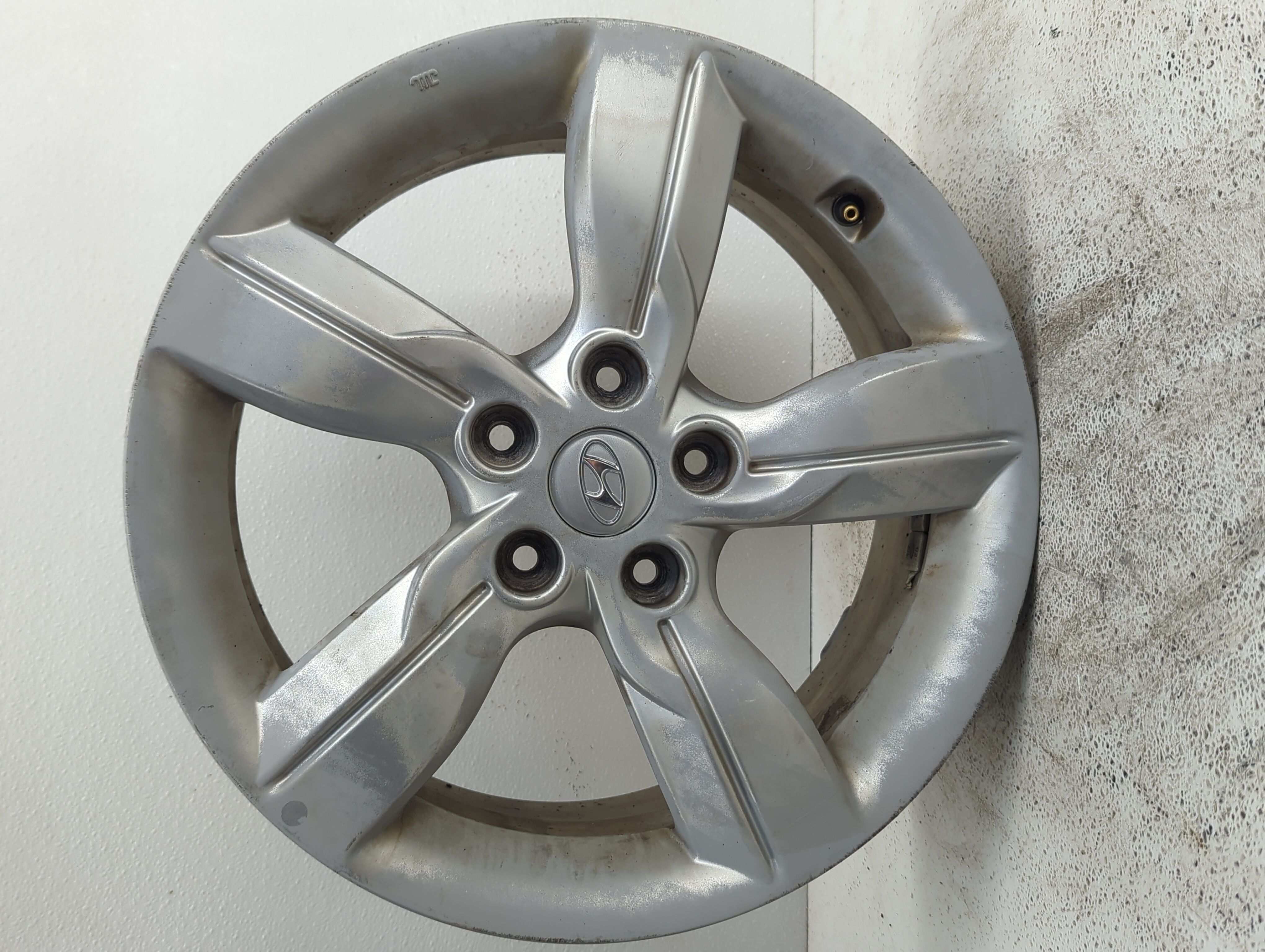 Picture of 2012-2015 Hyundai Veloster Oem Wheel Rim 1078701