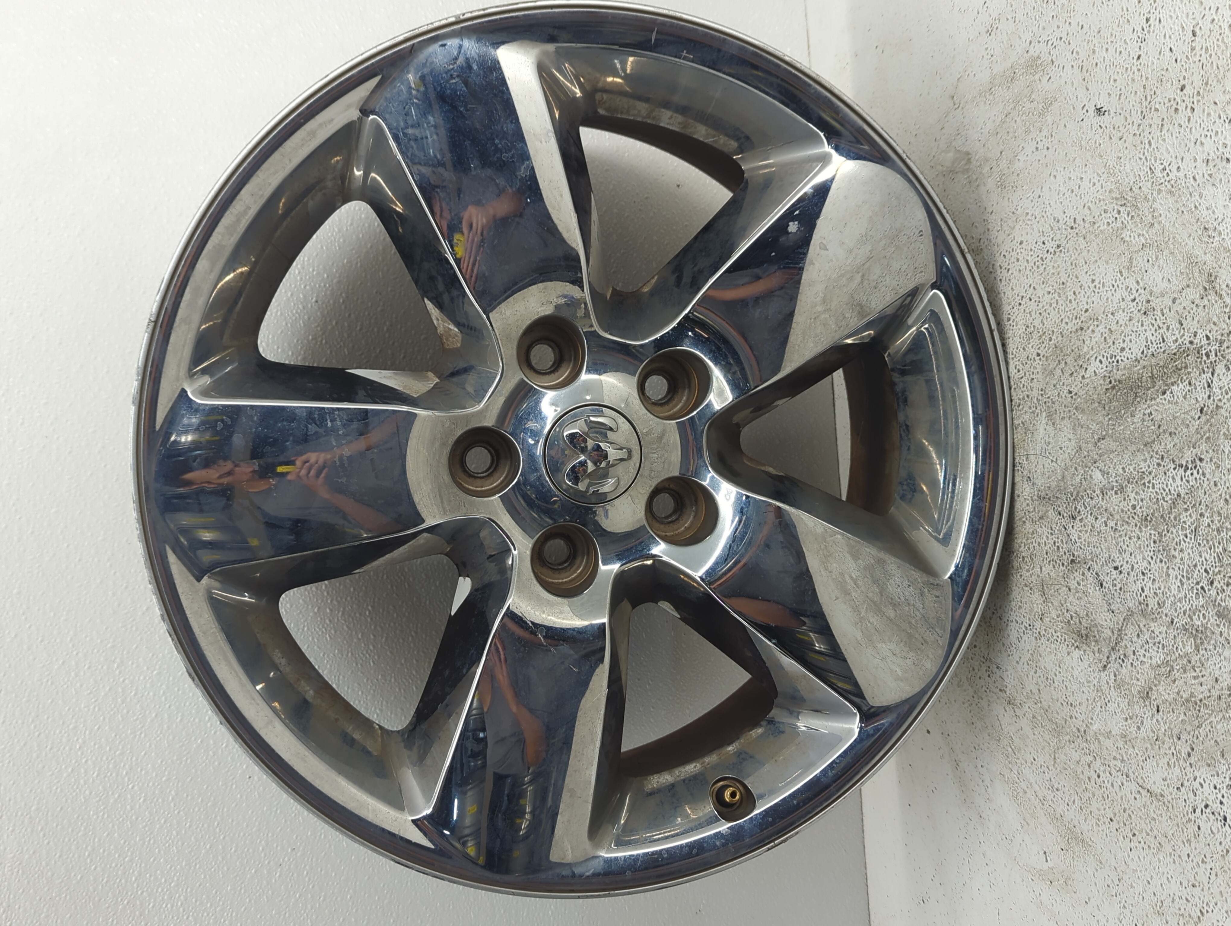 Picture of Dodge Ram 1500 Wheel Rim Oem 1078705