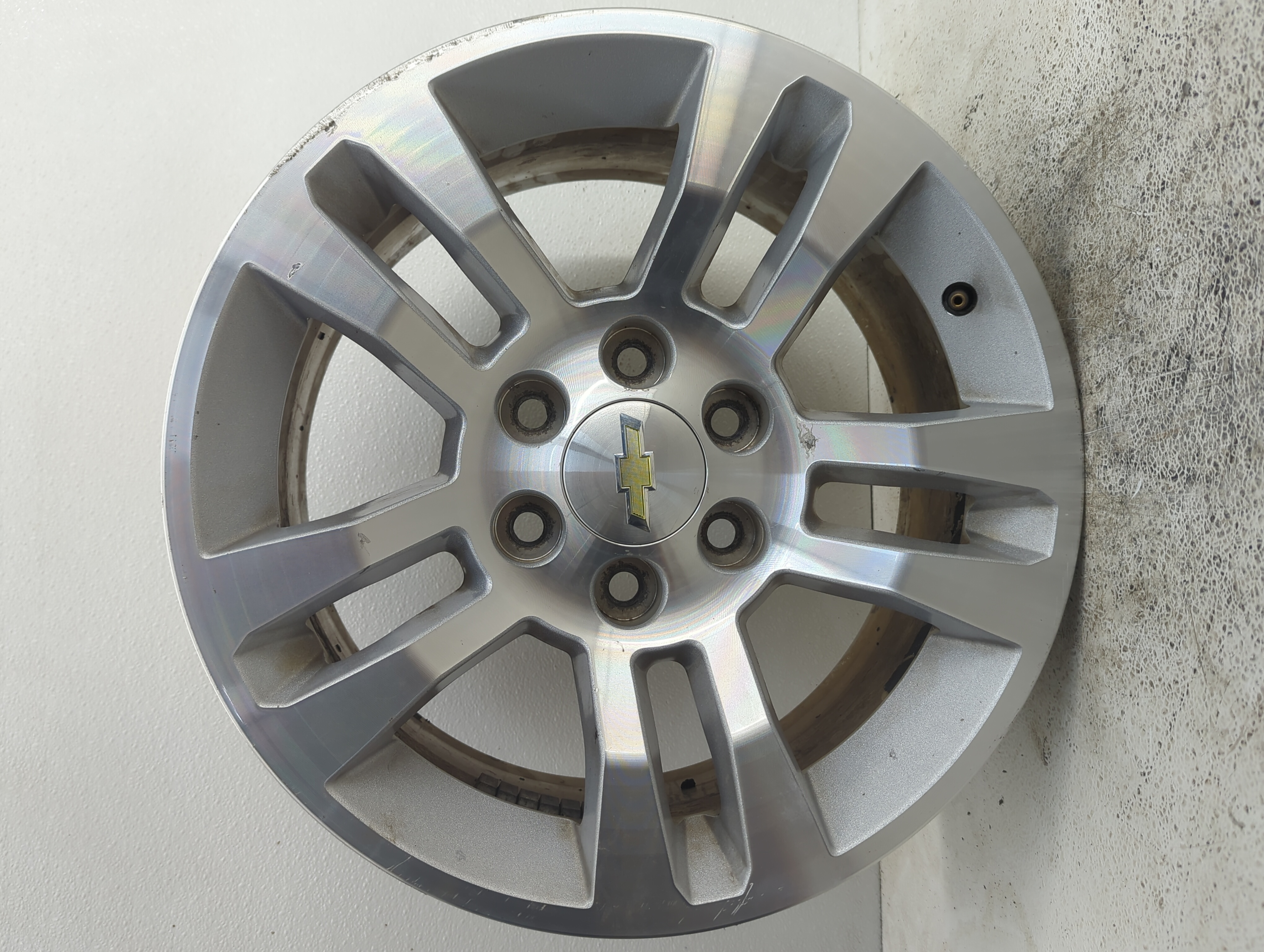 2014-2019 Chevrolet Silverado 1500 Wheel Rim Oem 1080777 - Oemusedautoparts1.com