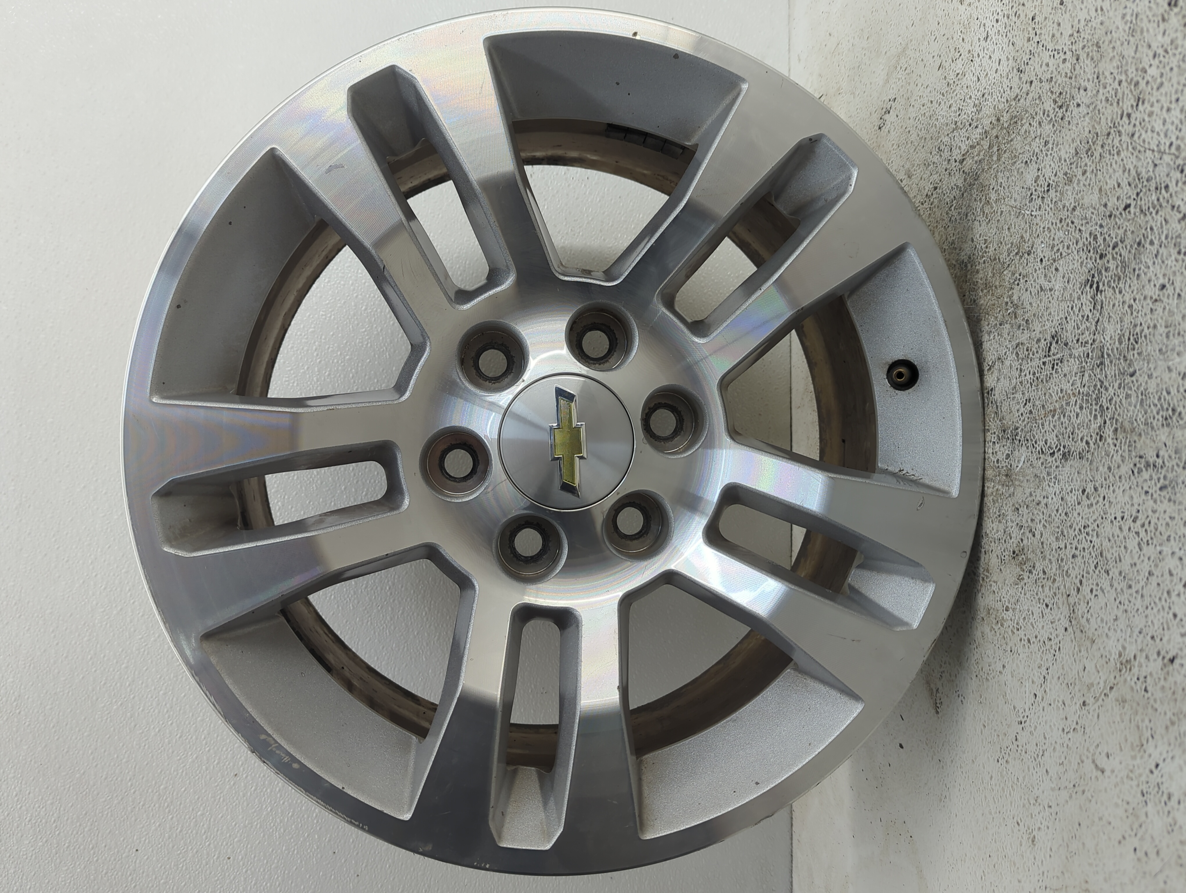 2014-2019 Chevrolet Silverado 1500 Wheel Rim Oem 1080778 - Oemusedautoparts1.com