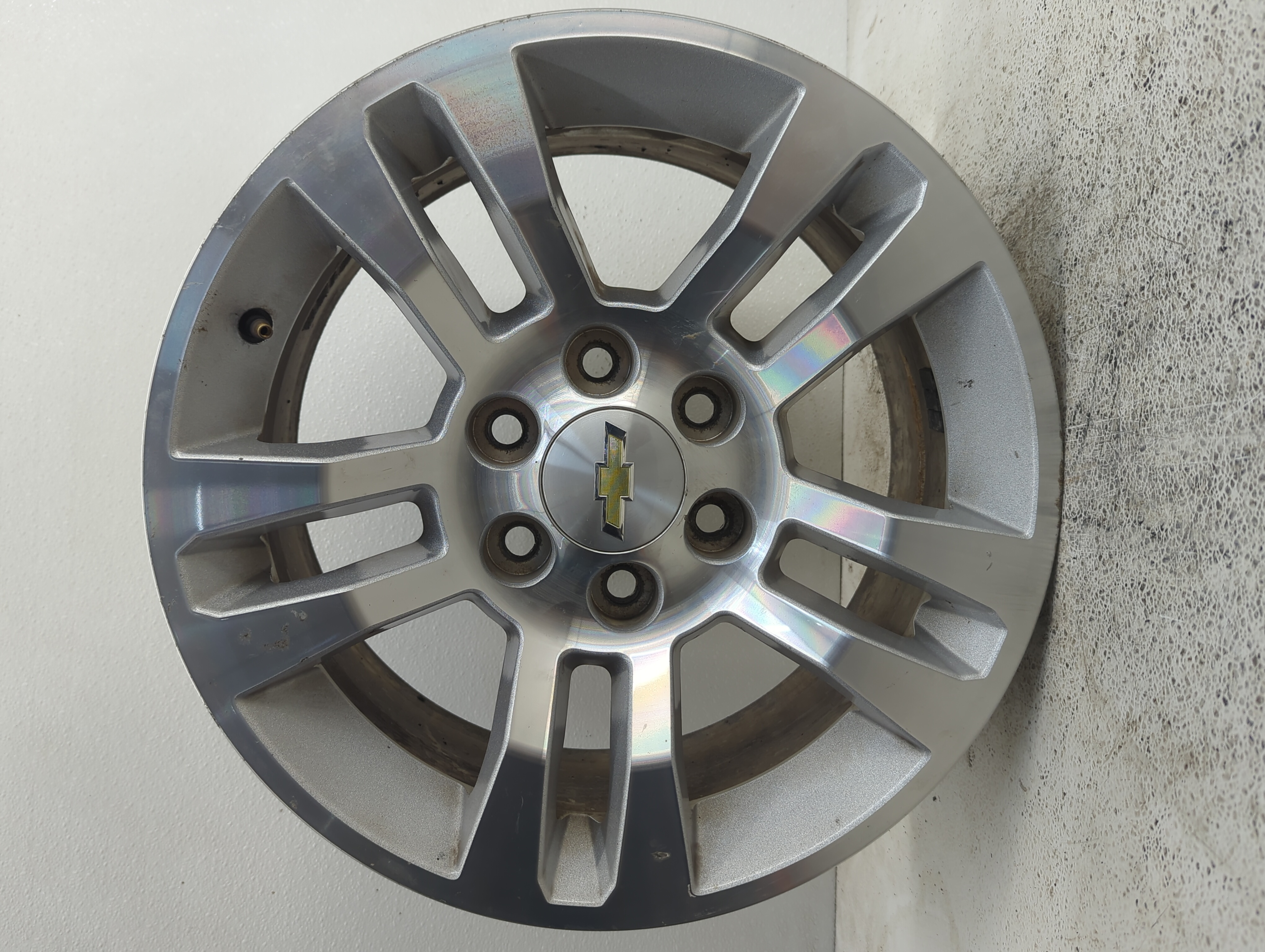 2014-2019 Chevrolet Silverado 1500 Wheel Rim Oem 1080779 - Oemusedautoparts1.com