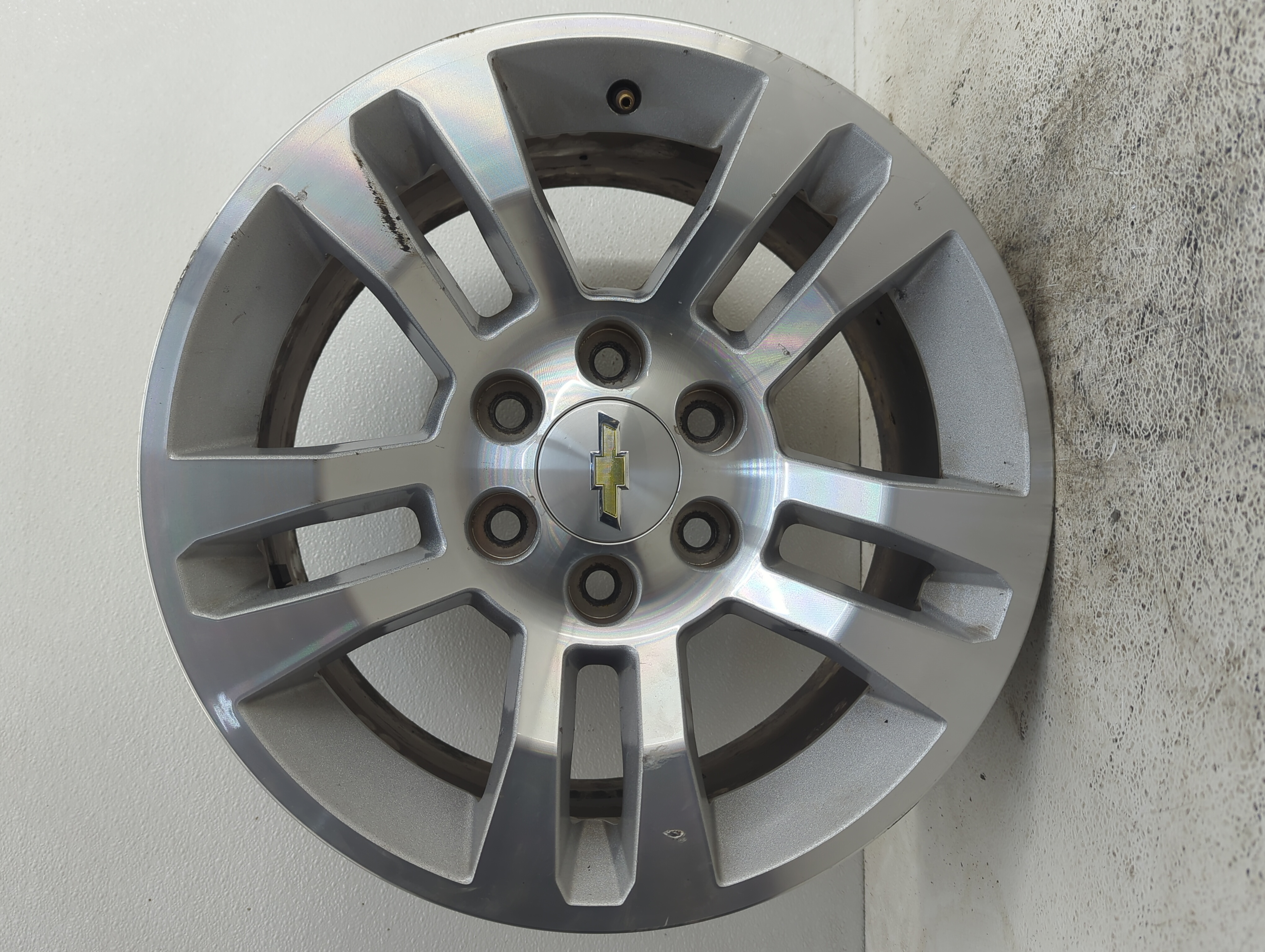 2014-2019 Chevrolet Silverado 1500 Wheel Rim Oem 1080780 - Oemusedautoparts1.com