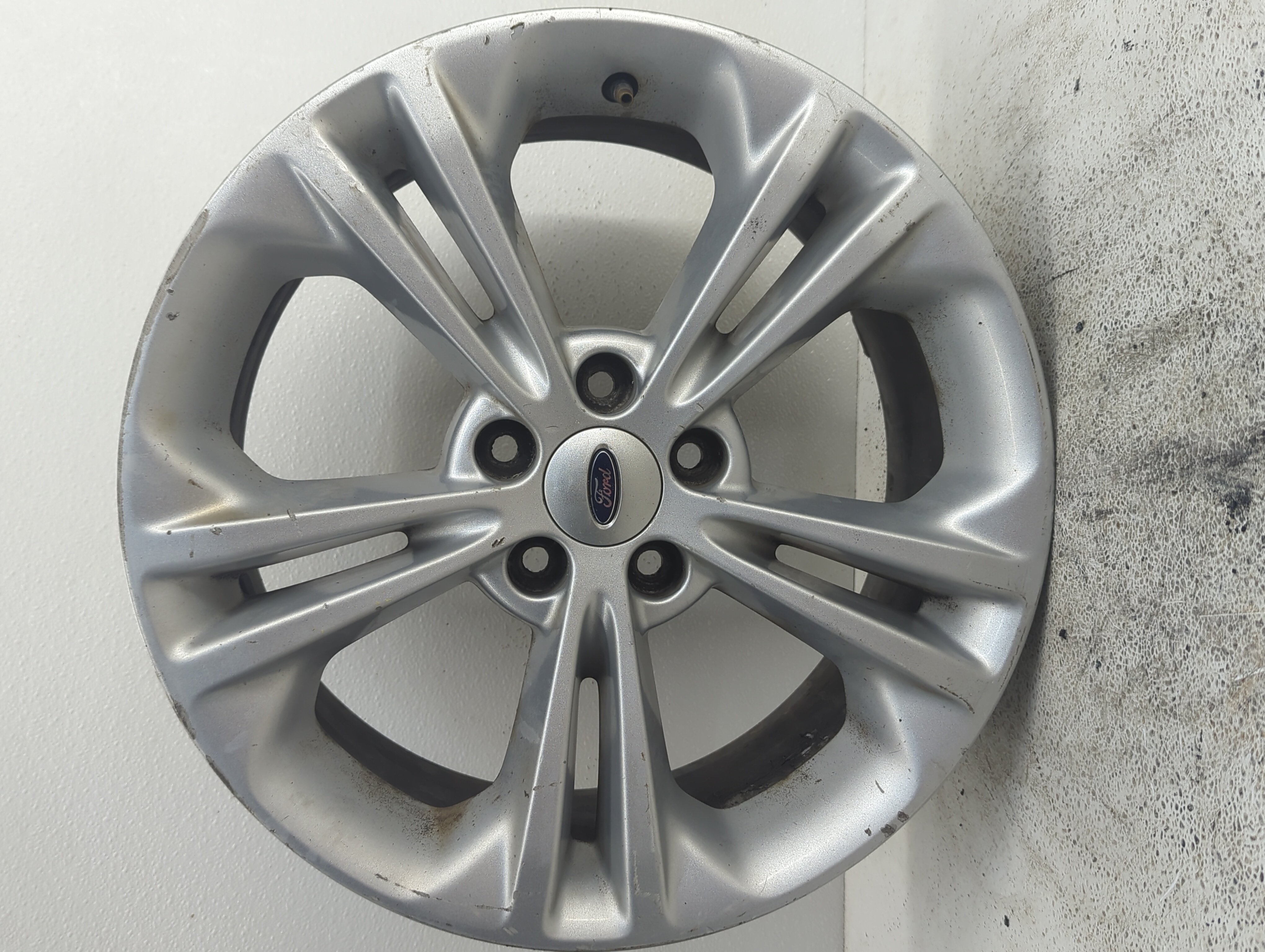 2013-2019 Ford Taurus Wheel Rim Oem 1080837 - Oemusedautoparts1.com
