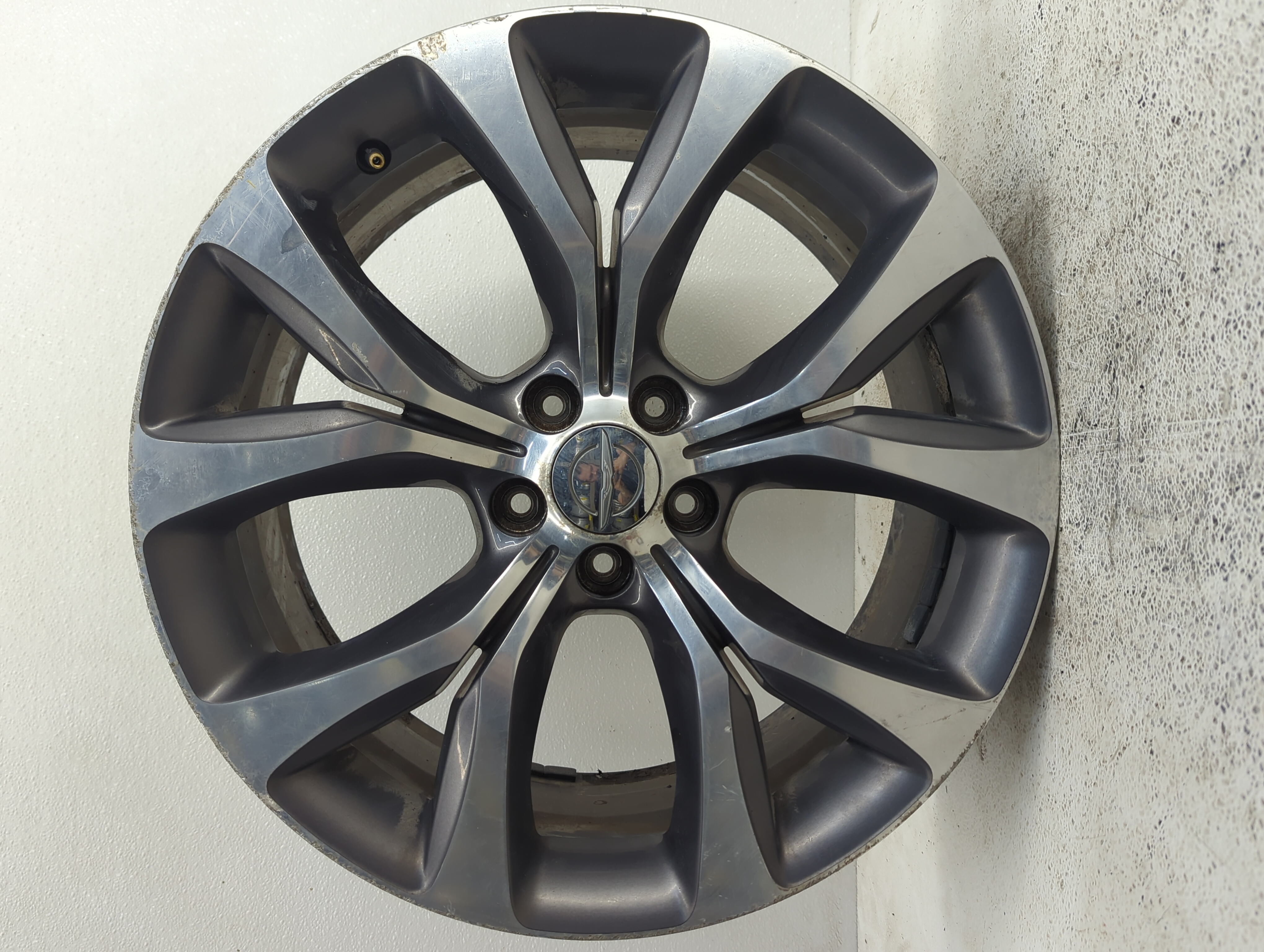 Picture of 2015-2017 Chrysler 200 Oem Wheel Rim 1080847