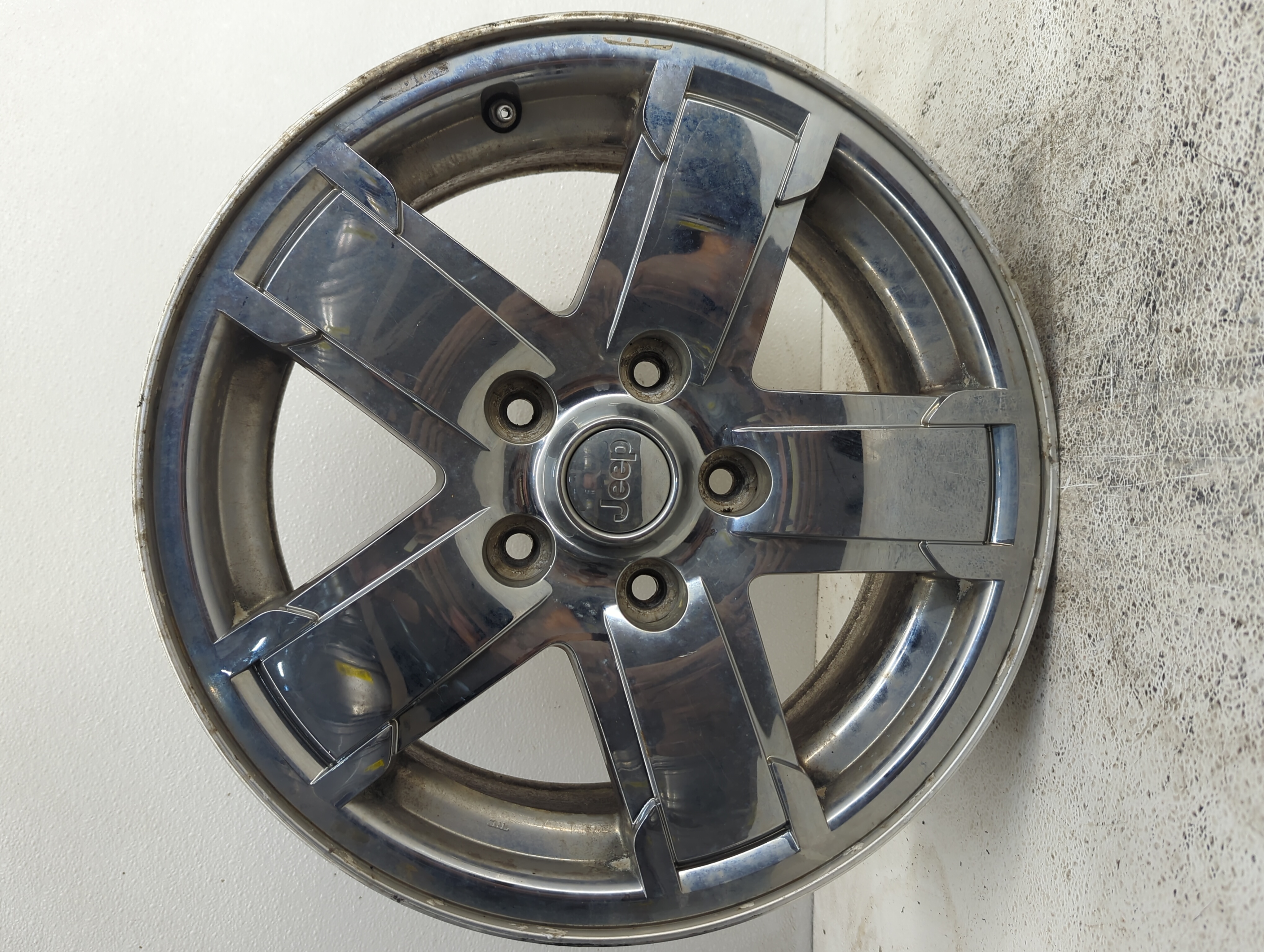Picture of 2005-2007 Jeep Grand Cherokee Wheel Rim Oem 1081835