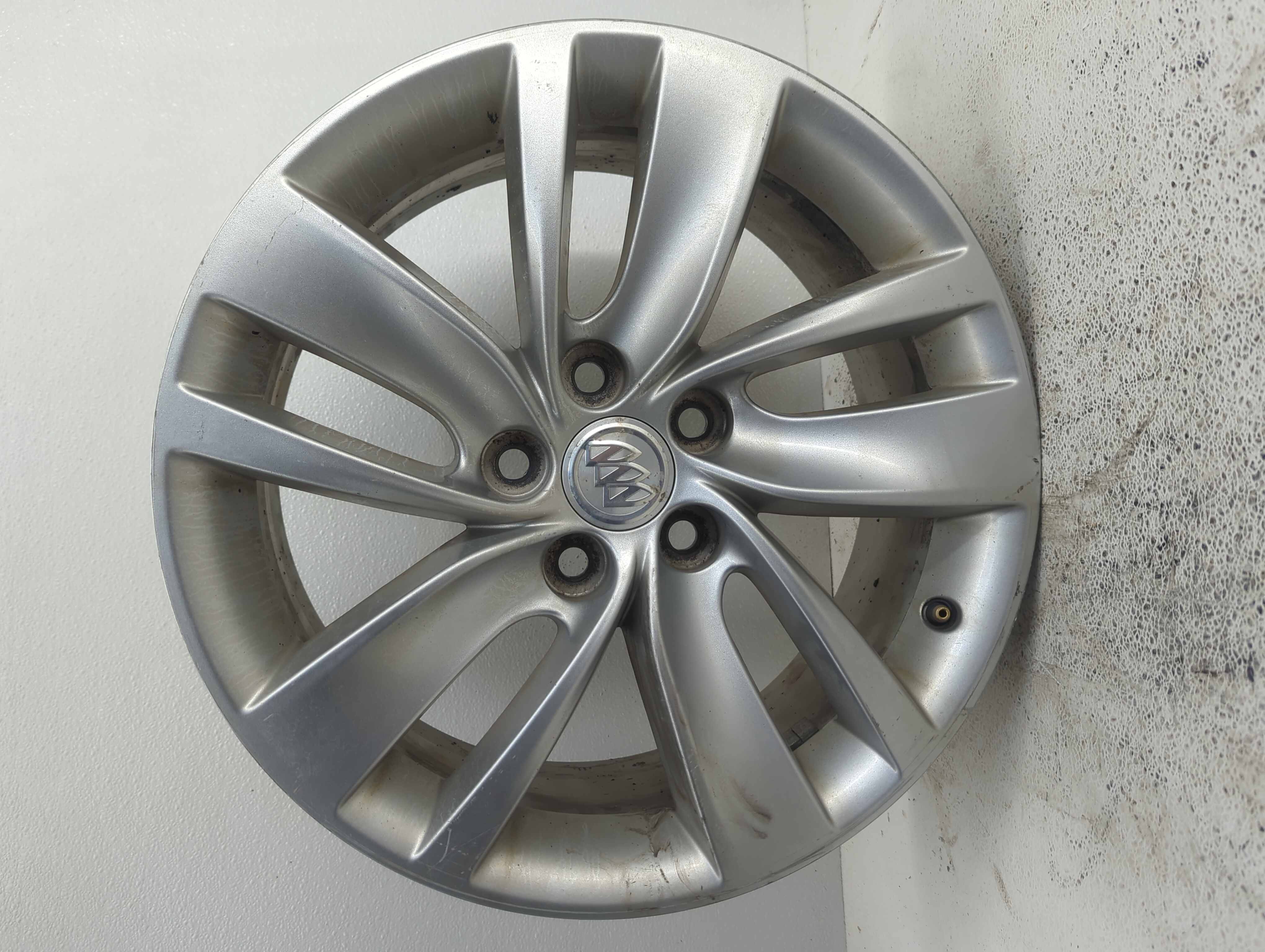 Picture of 2014-2017 Buick Regal Wheel Rim Oem 1081855