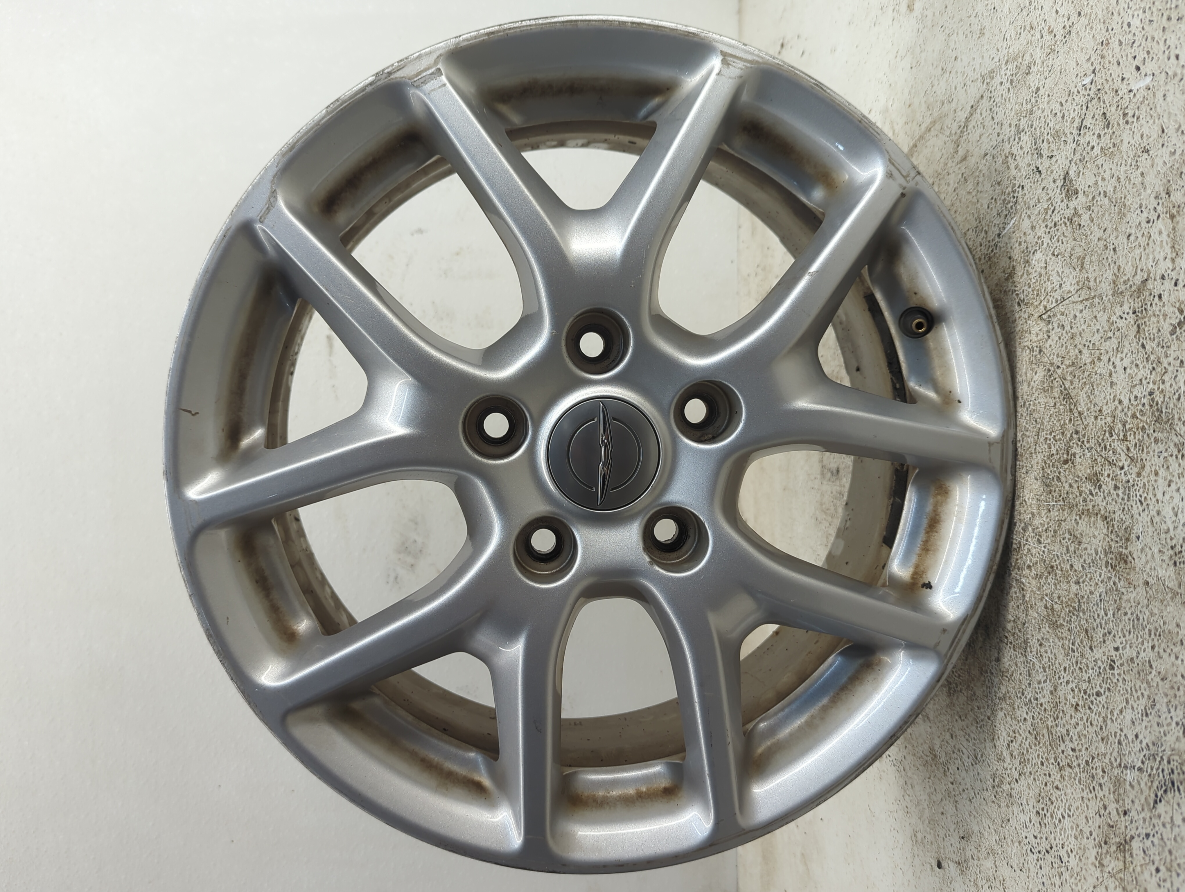 2017-2018 Chrysler Pacifica Wheel Rim Oem 1085695 - Oemusedautoparts1.com