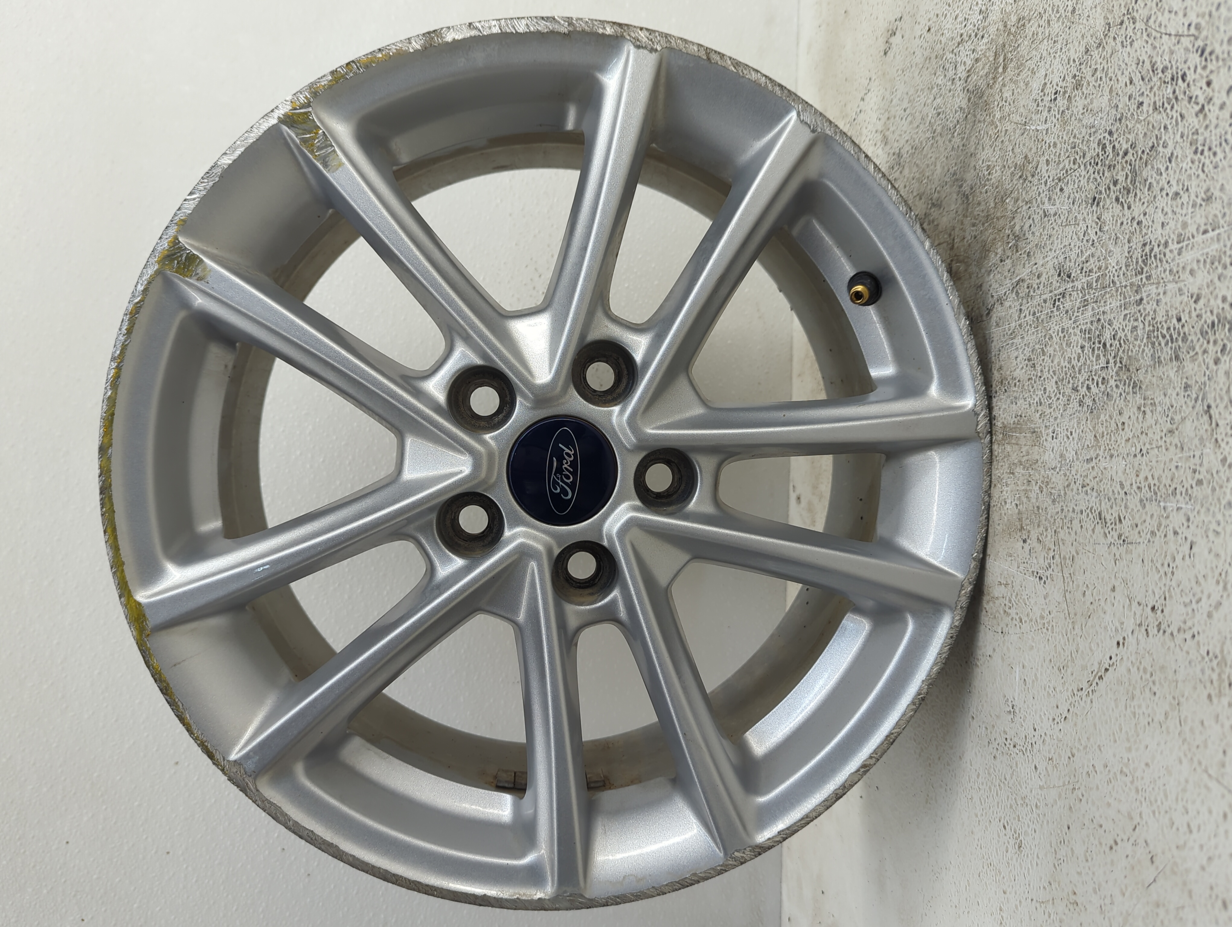 2015-2018 Ford Focus Wheel Rim Oem 1087997 - Oemusedautoparts1.com