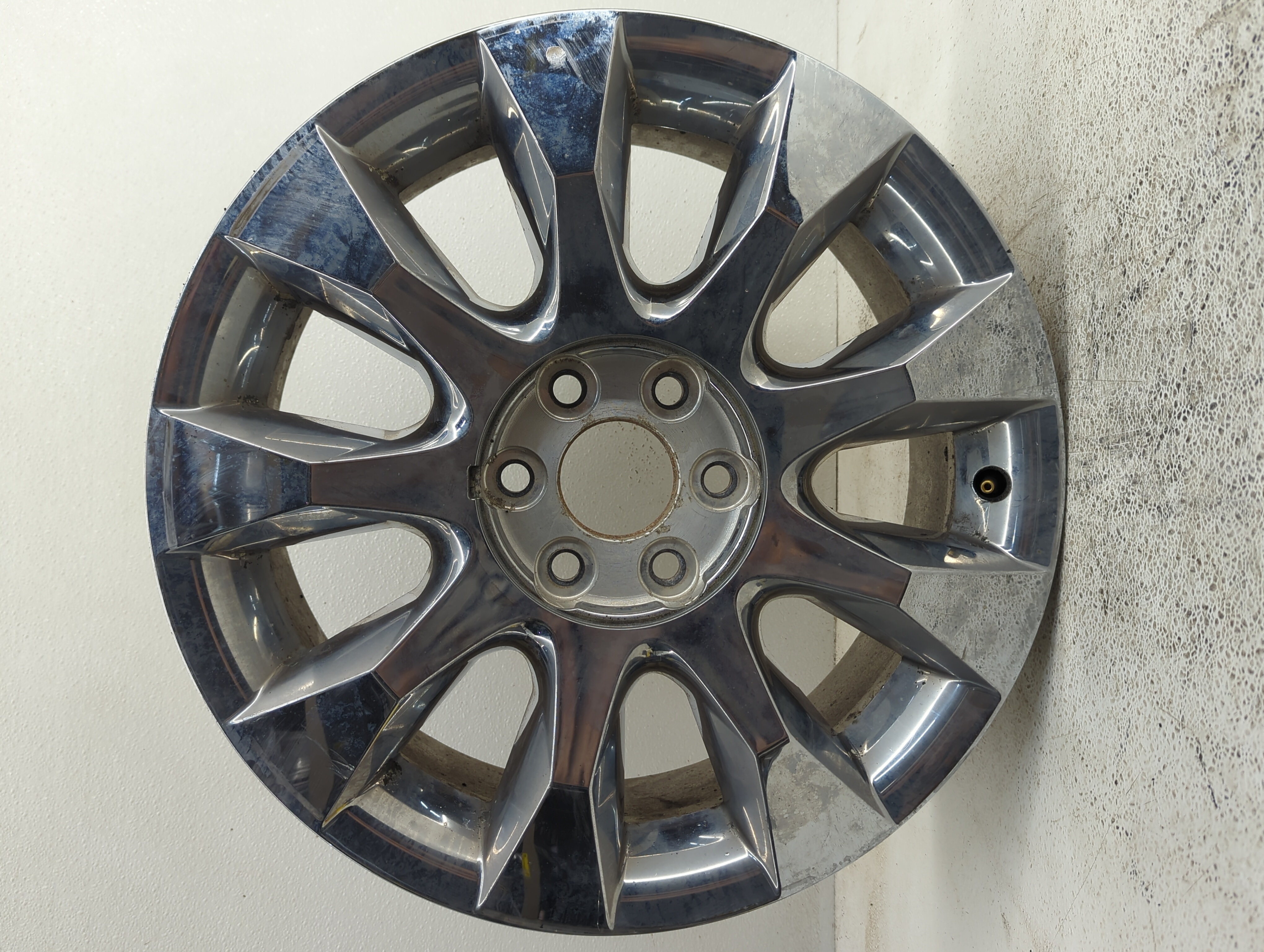 Picture of 2010-2012 Buick Enclave Wheel Rim Oem 1089896