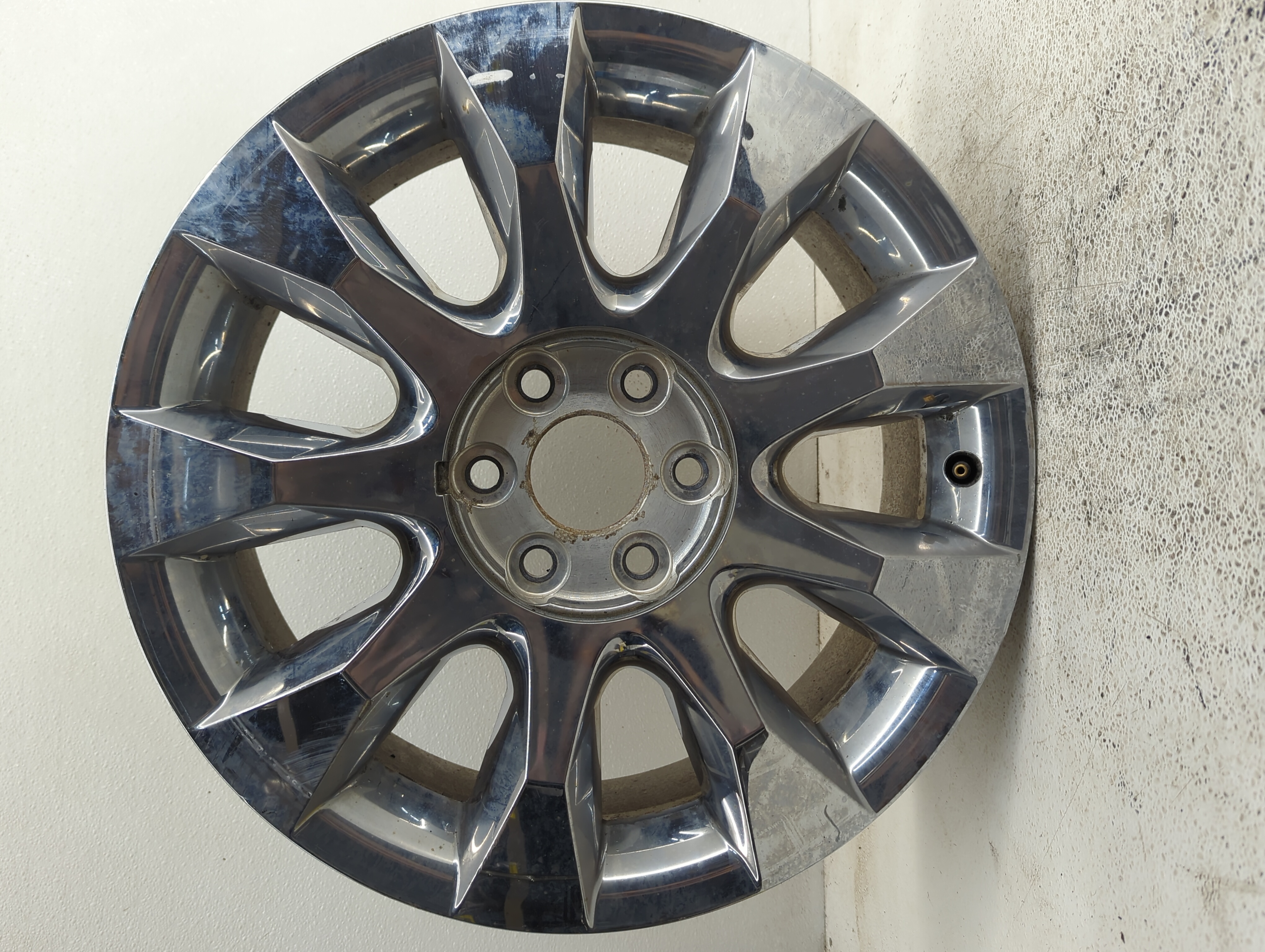 Picture of 2010-2012 Buick Enclave Wheel Rim Oem 1089902