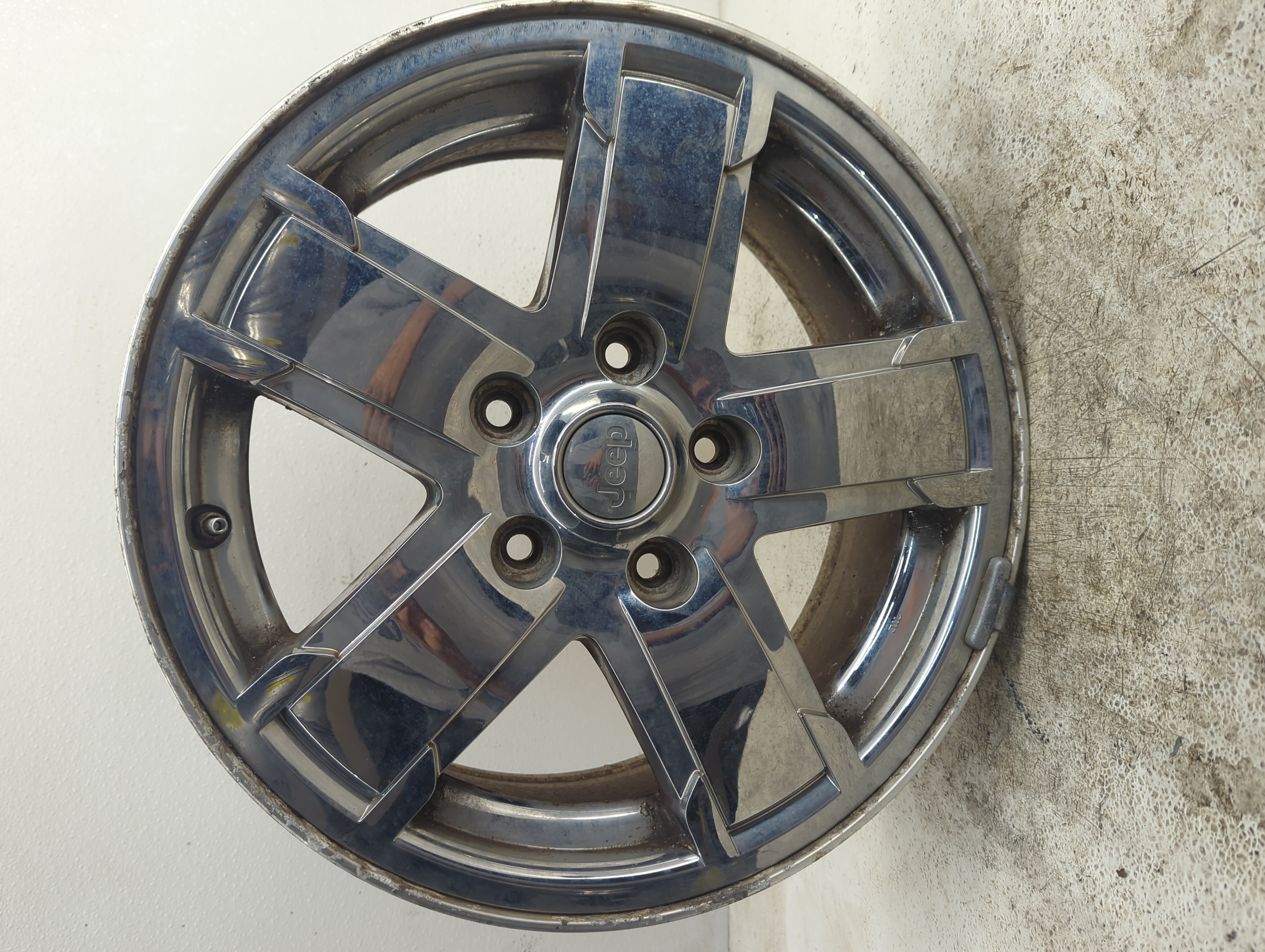 Picture of 2005-2007 Jeep Grand Cherokee Wheel Rim Oem 1089965