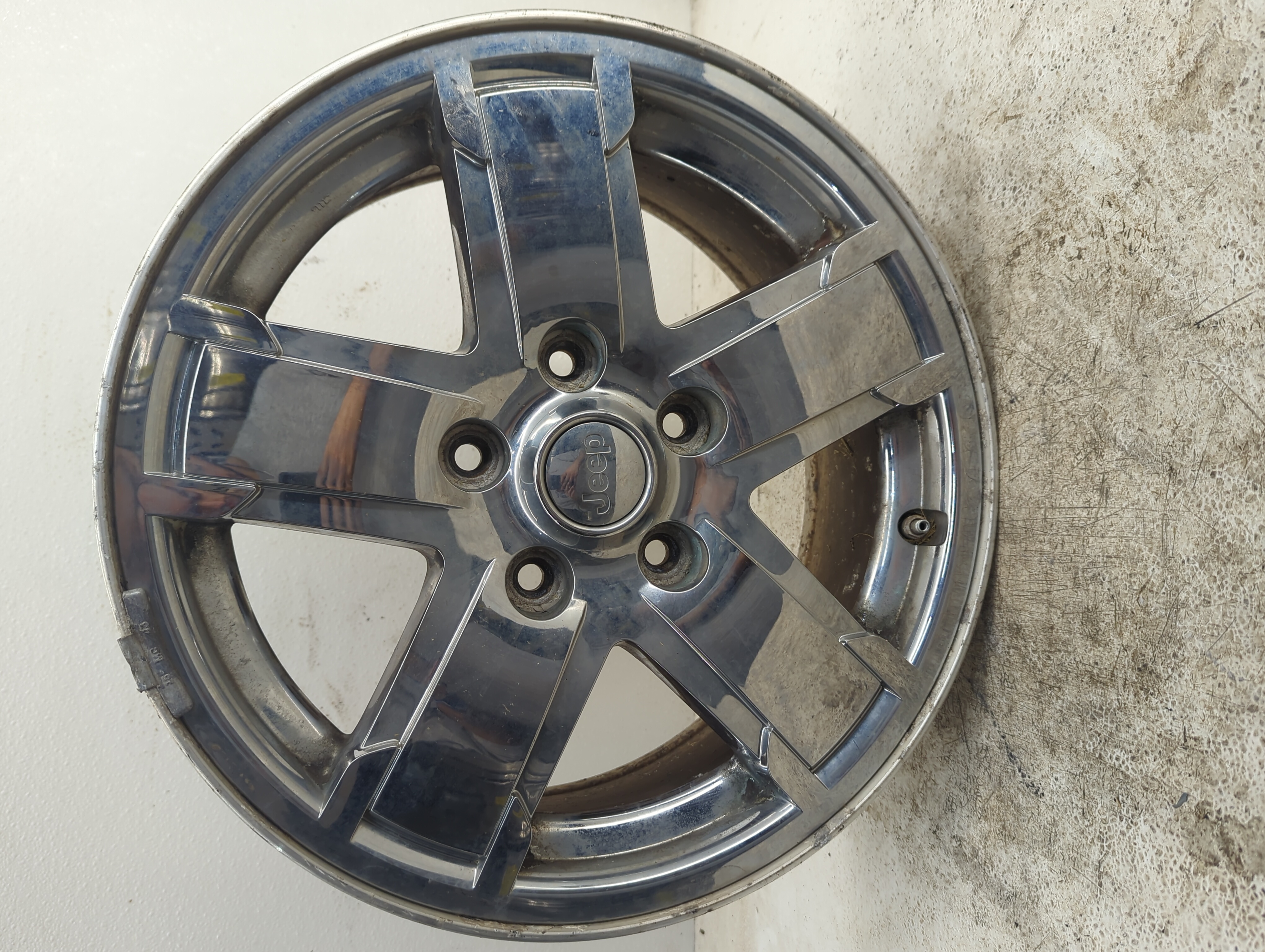 Picture of 2005-2007 Jeep Grand Cherokee Wheel Rim Oem 1089967