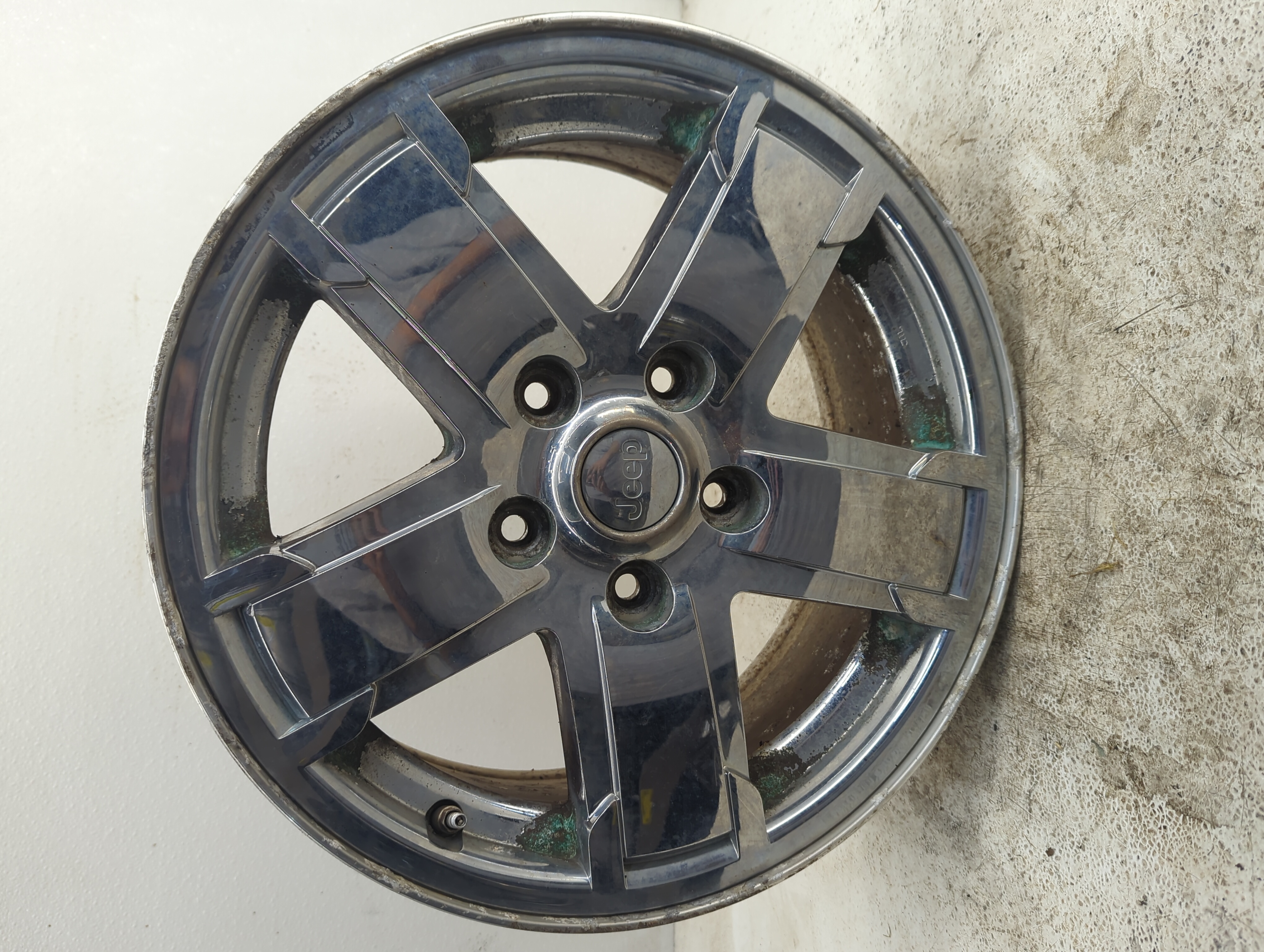 Picture of 2005-2007 Jeep Grand Cherokee Wheel Rim Oem 1089968