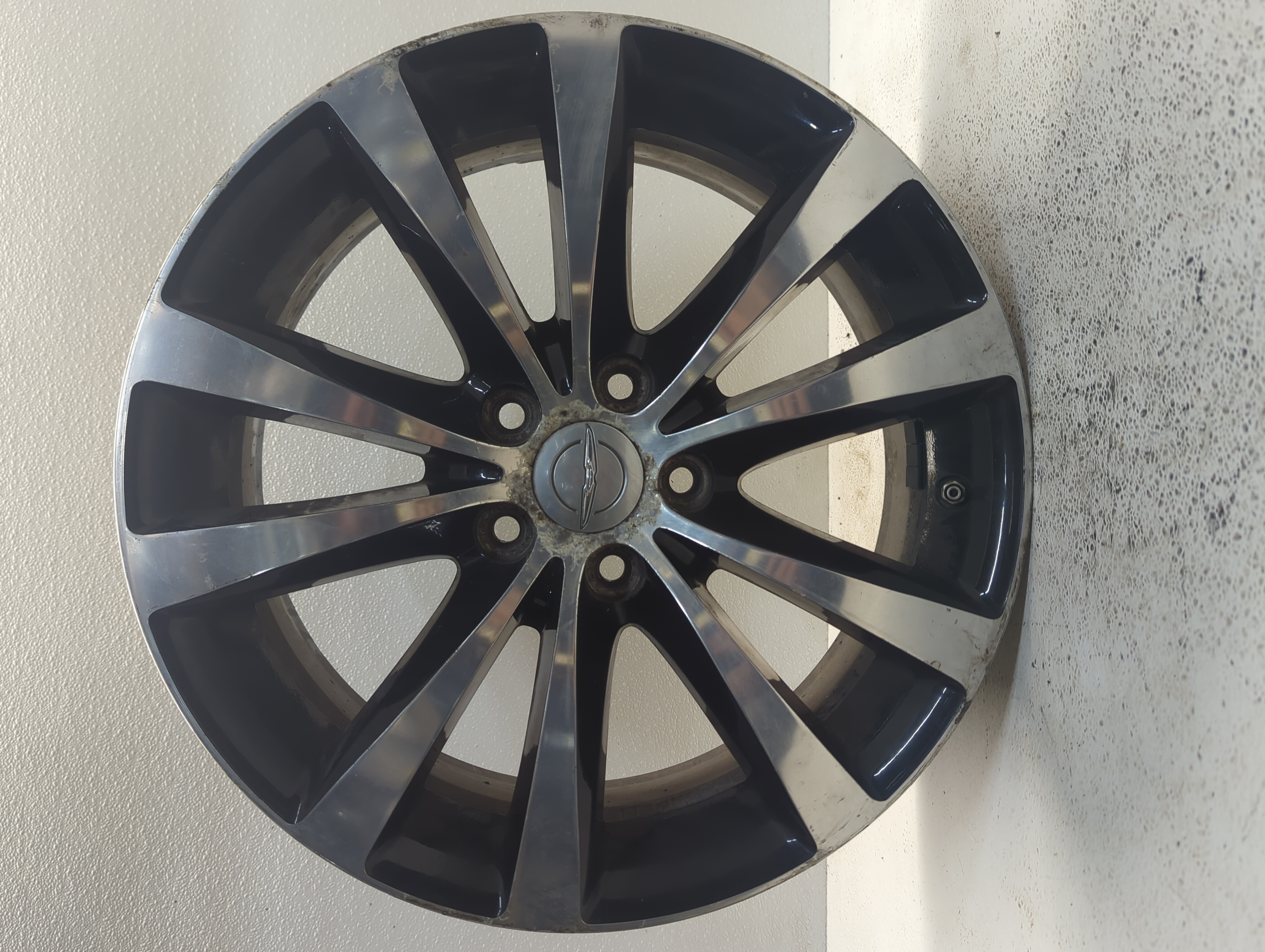 2011-2014 Chrysler 200 Wheel Rim Oem 1090044 - Oemusedautoparts1.com