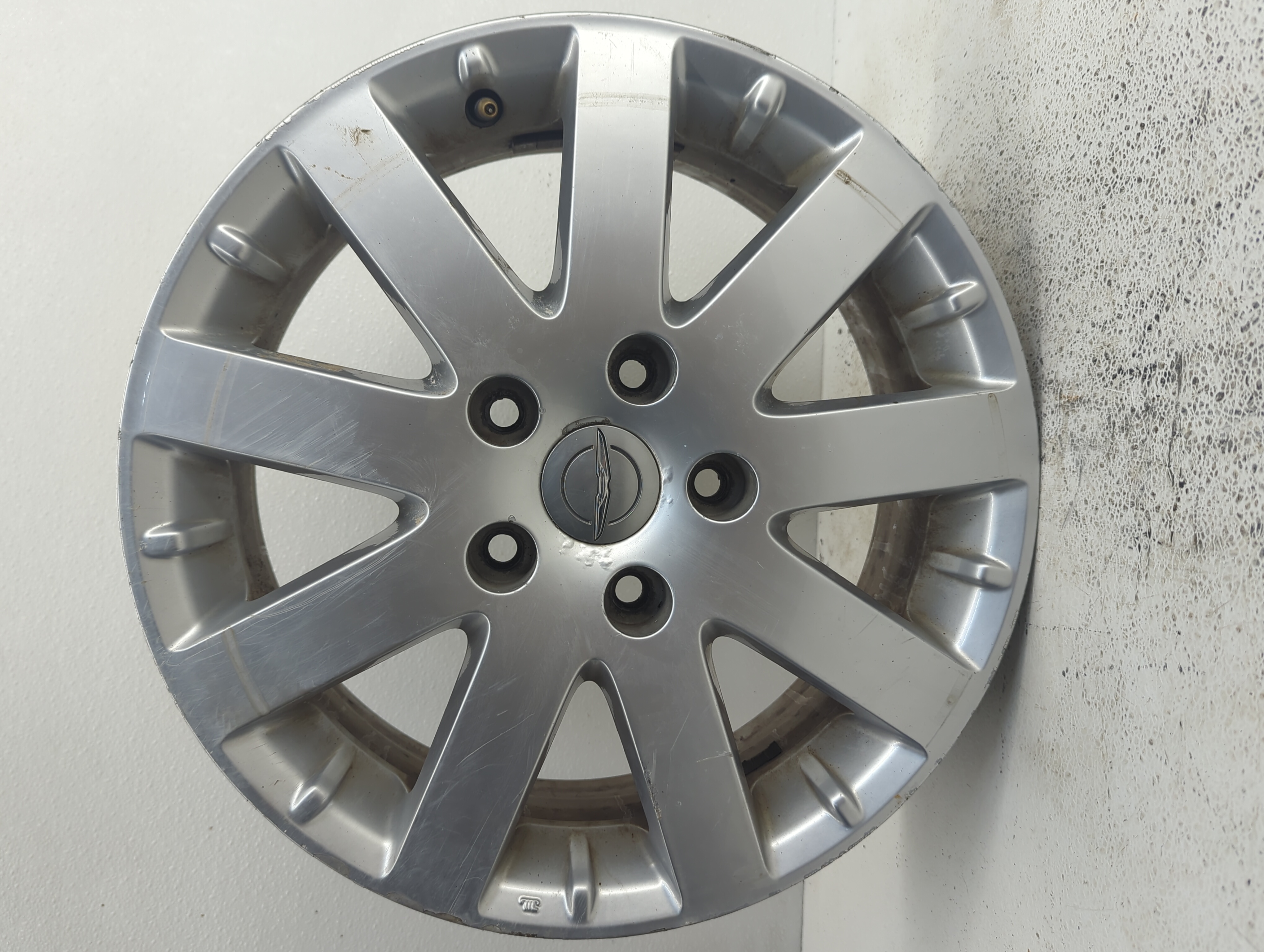 2008-2010 Chrysler Town & Country Wheel Rim Oem 1090050 - Oemusedautoparts1.com