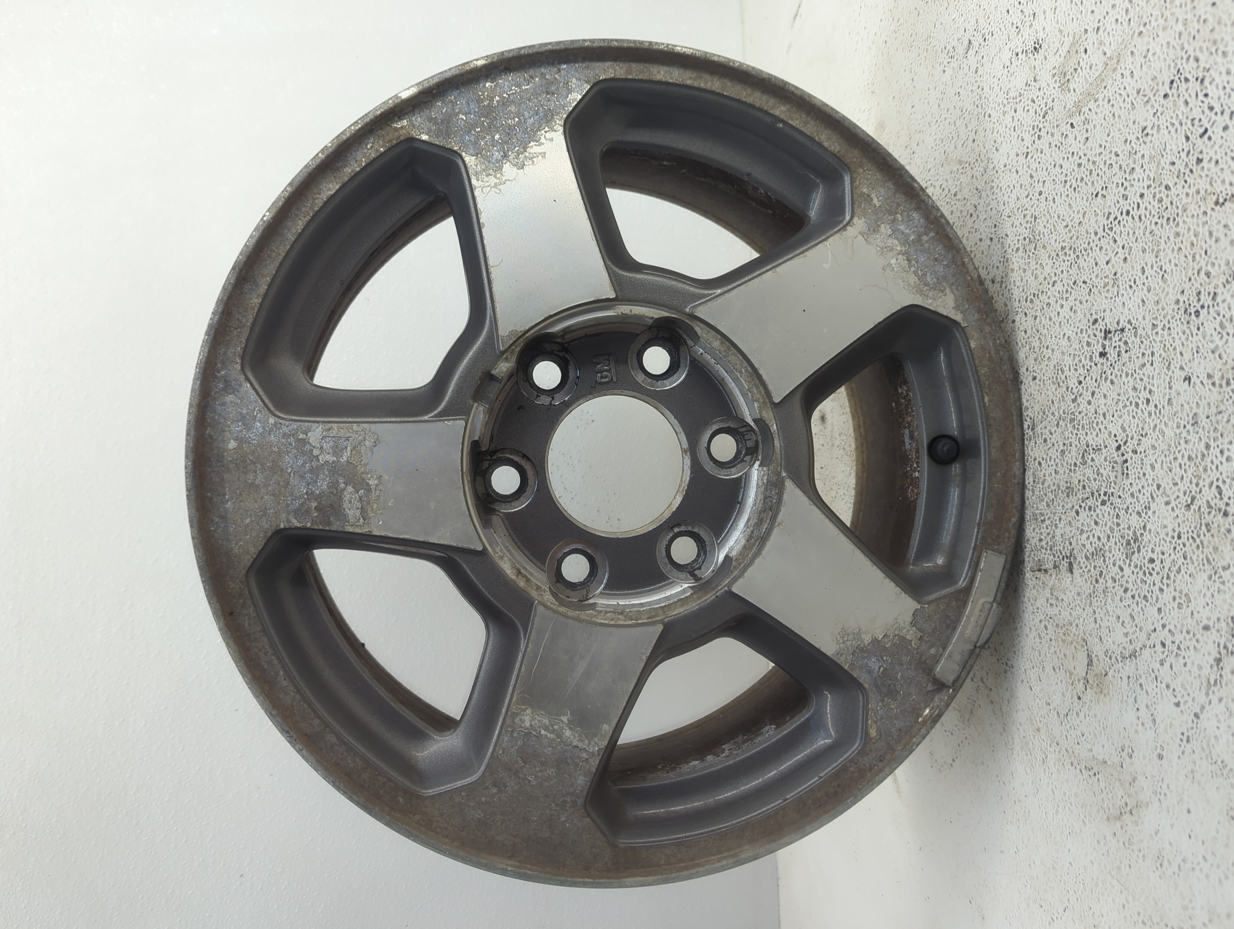 2002-2006 Chevrolet Trailblazer Wheel Rim Oem 1093684 - Oemusedautoparts1.com