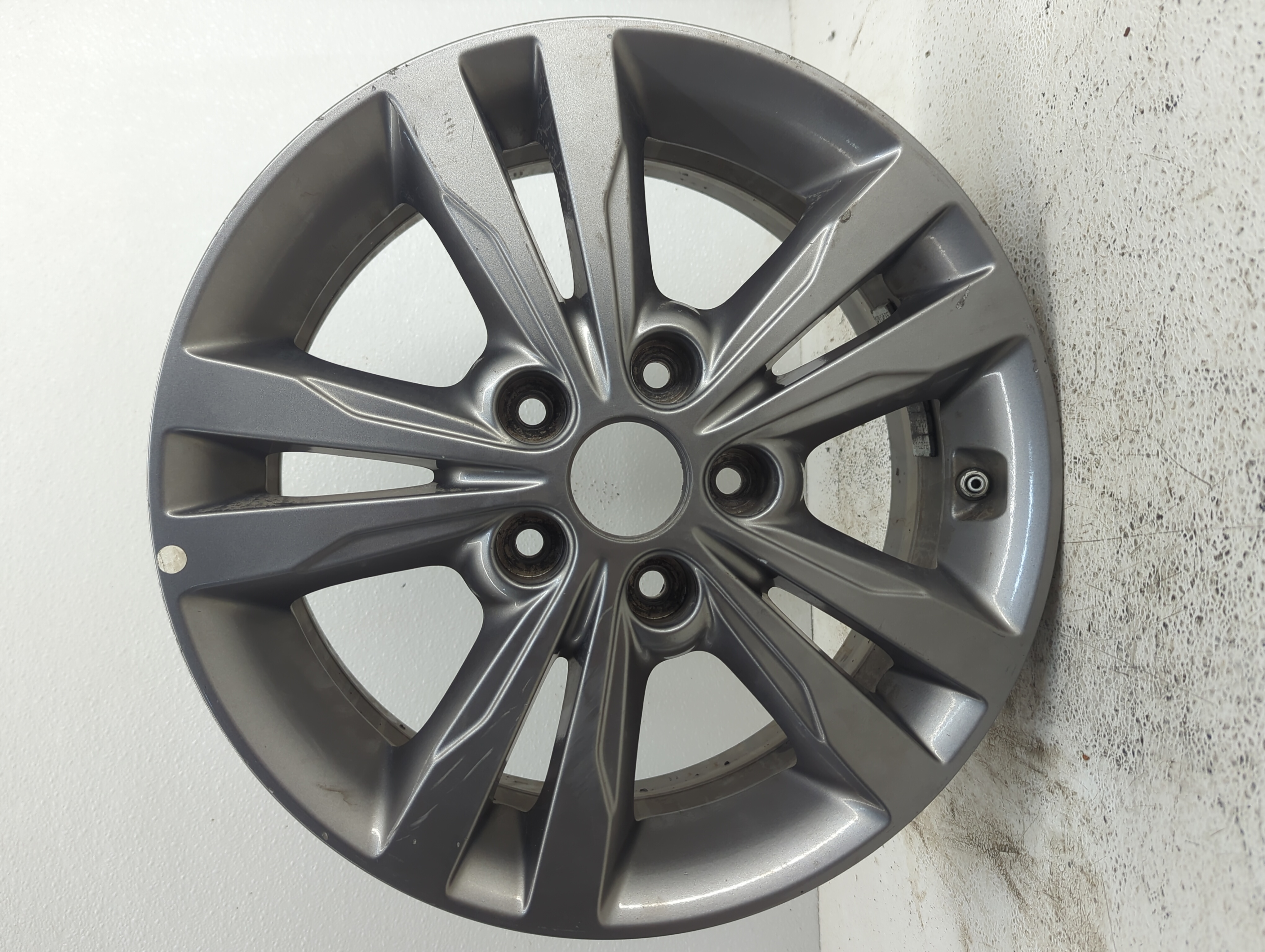 2017-2018 Hyundai Elantra Wheel Rim Oem 1094769 - Oemusedautoparts1.com